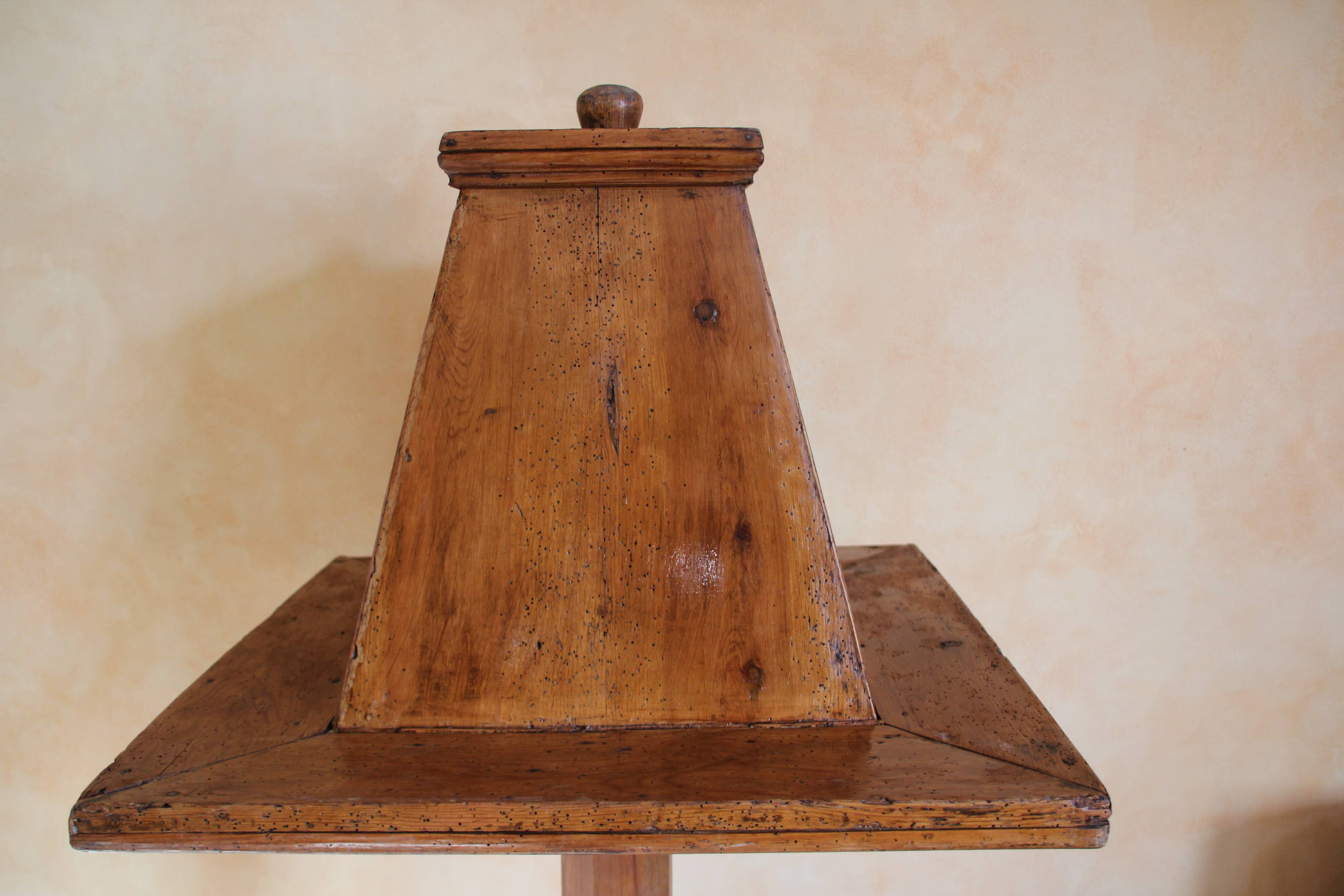 Light wood lectern unit on foot, 4 sides. Eighteenth century