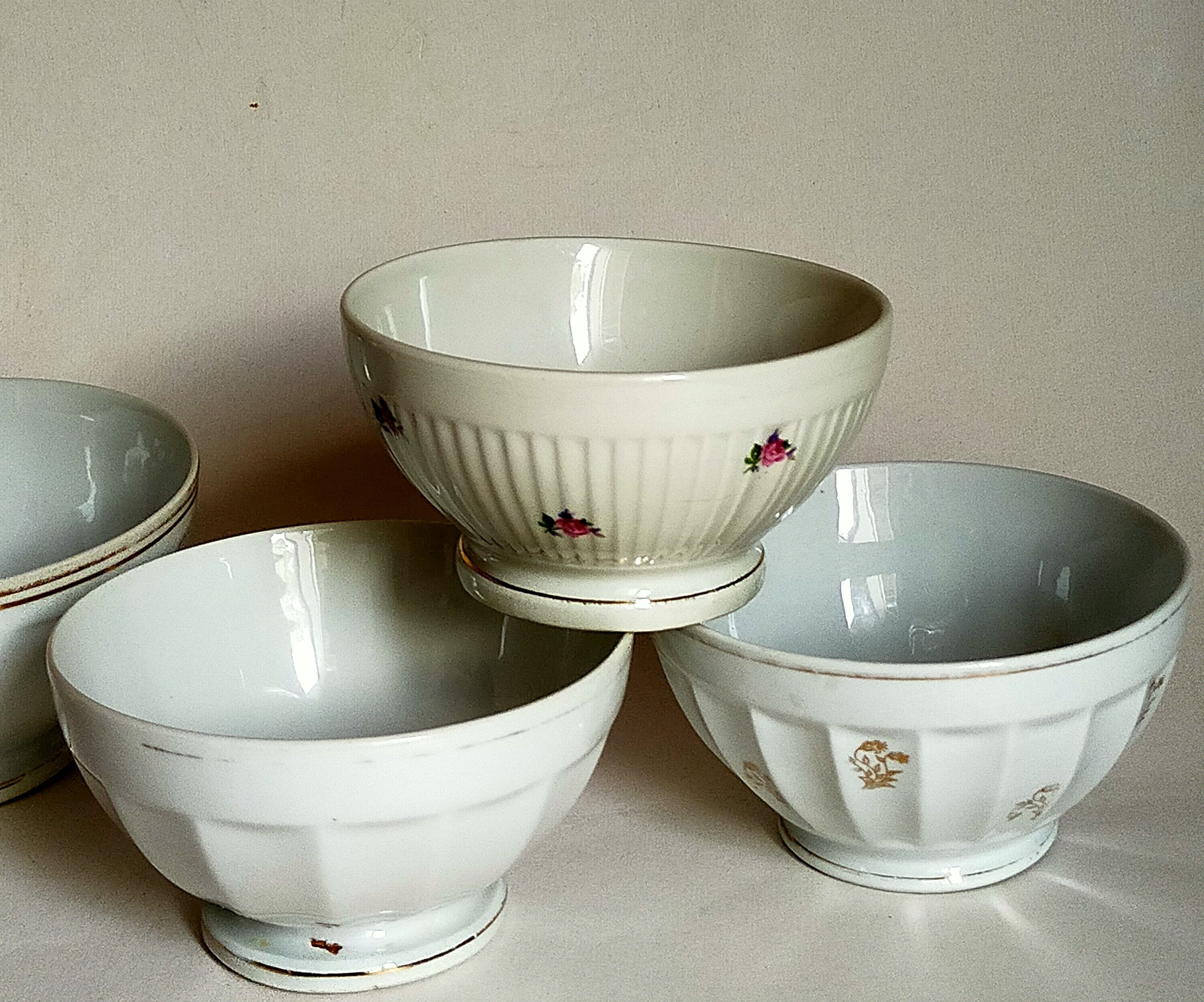 Five matching antique porcelain and earthenware bowls