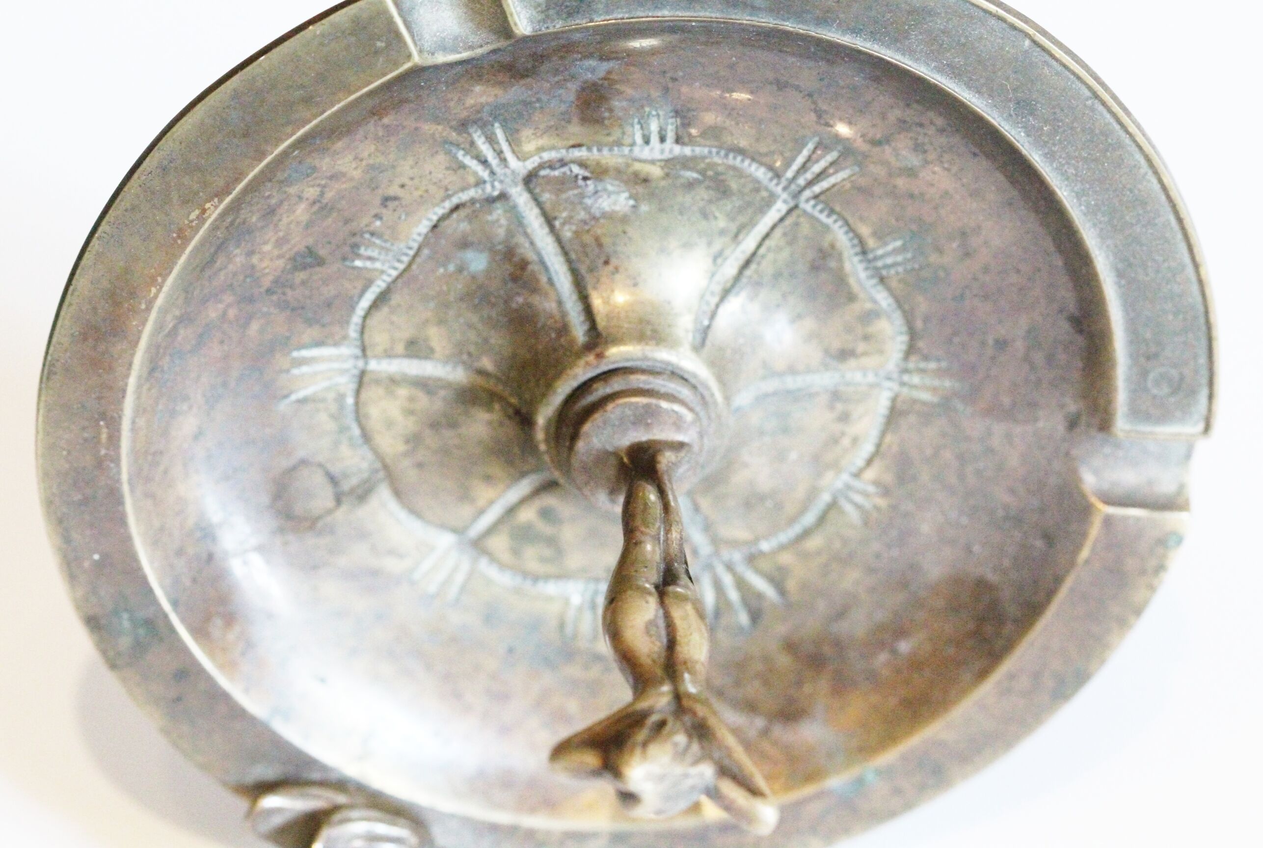 Ashtray on foot