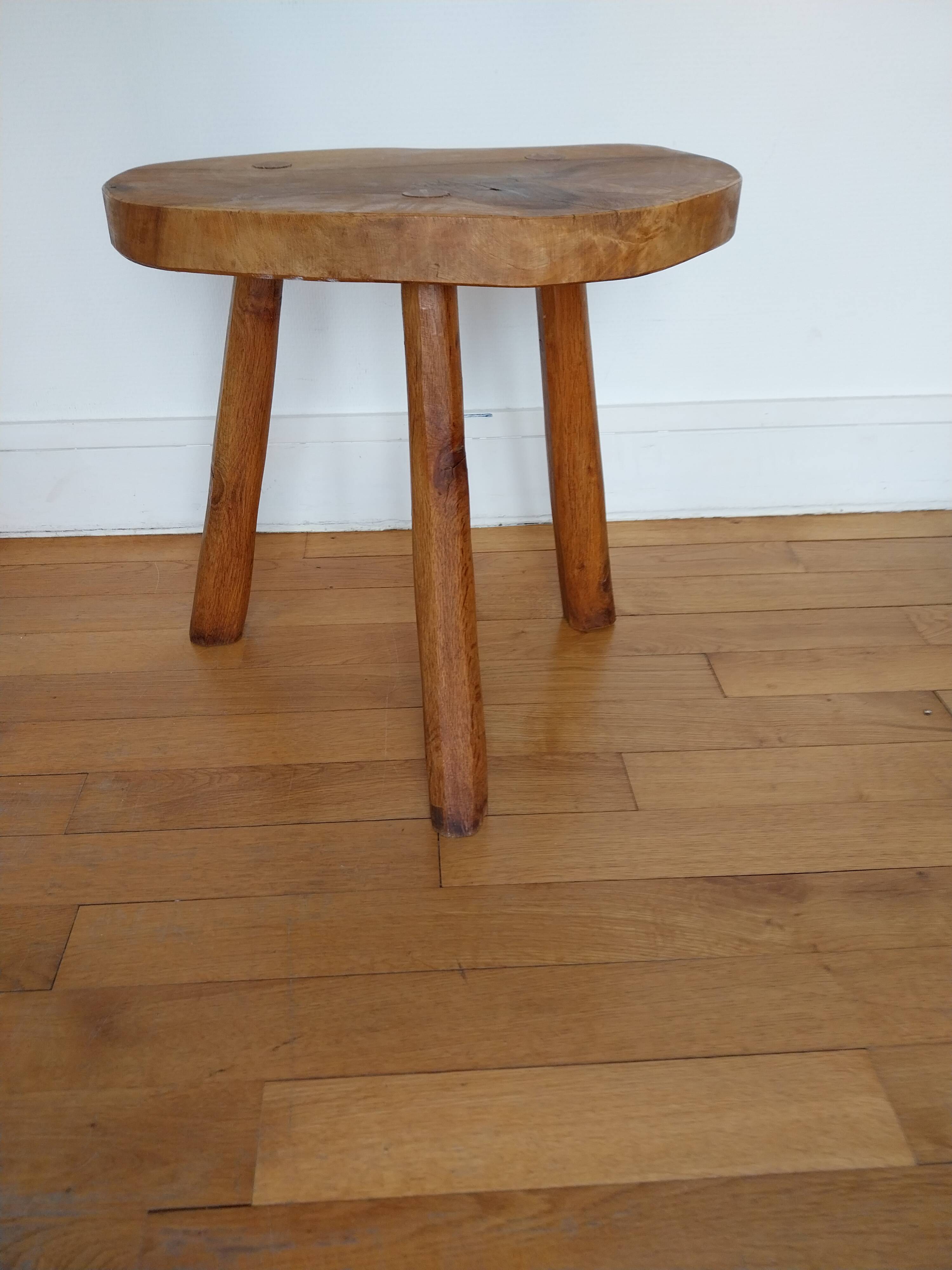 tabouret tripode brutaliste bois massif brutalisme