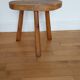 tabouret tripode brutaliste bois massif brutalisme