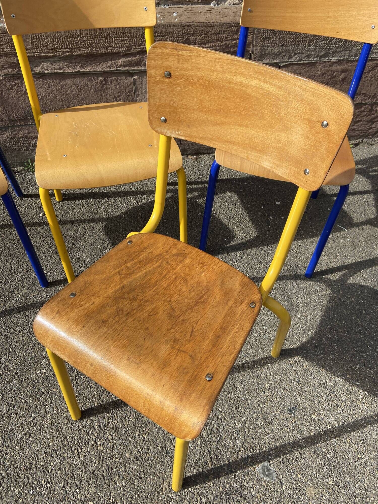 4 mismatched school chairs multicolor industrial vintage school community Mullca DELAGRAVE f