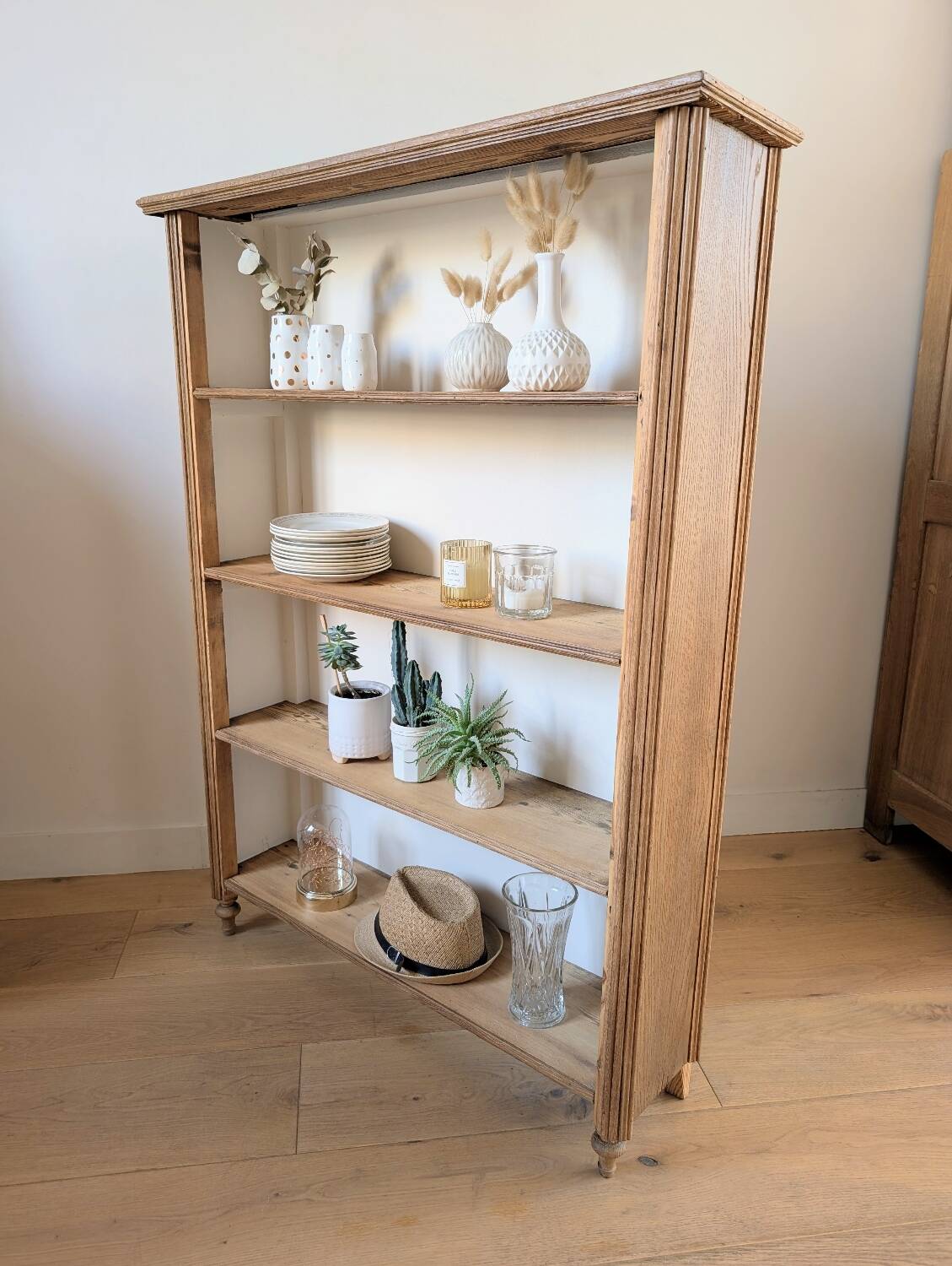 Retro chic wooden shelf