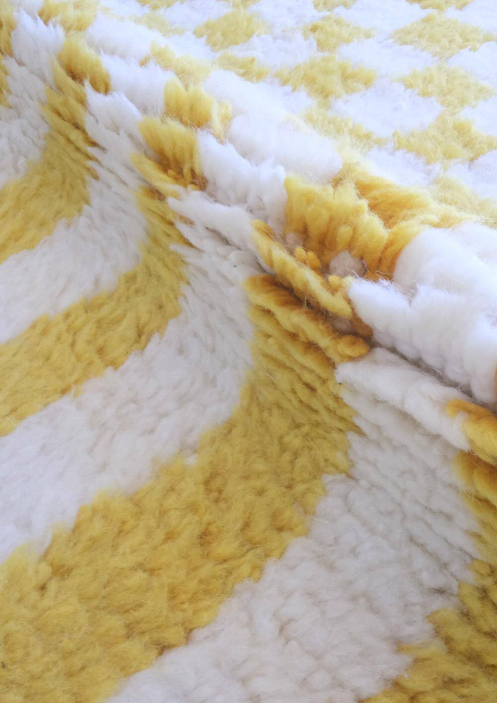 Tapis à rayure jaune et blanc - 206 x 101 cm