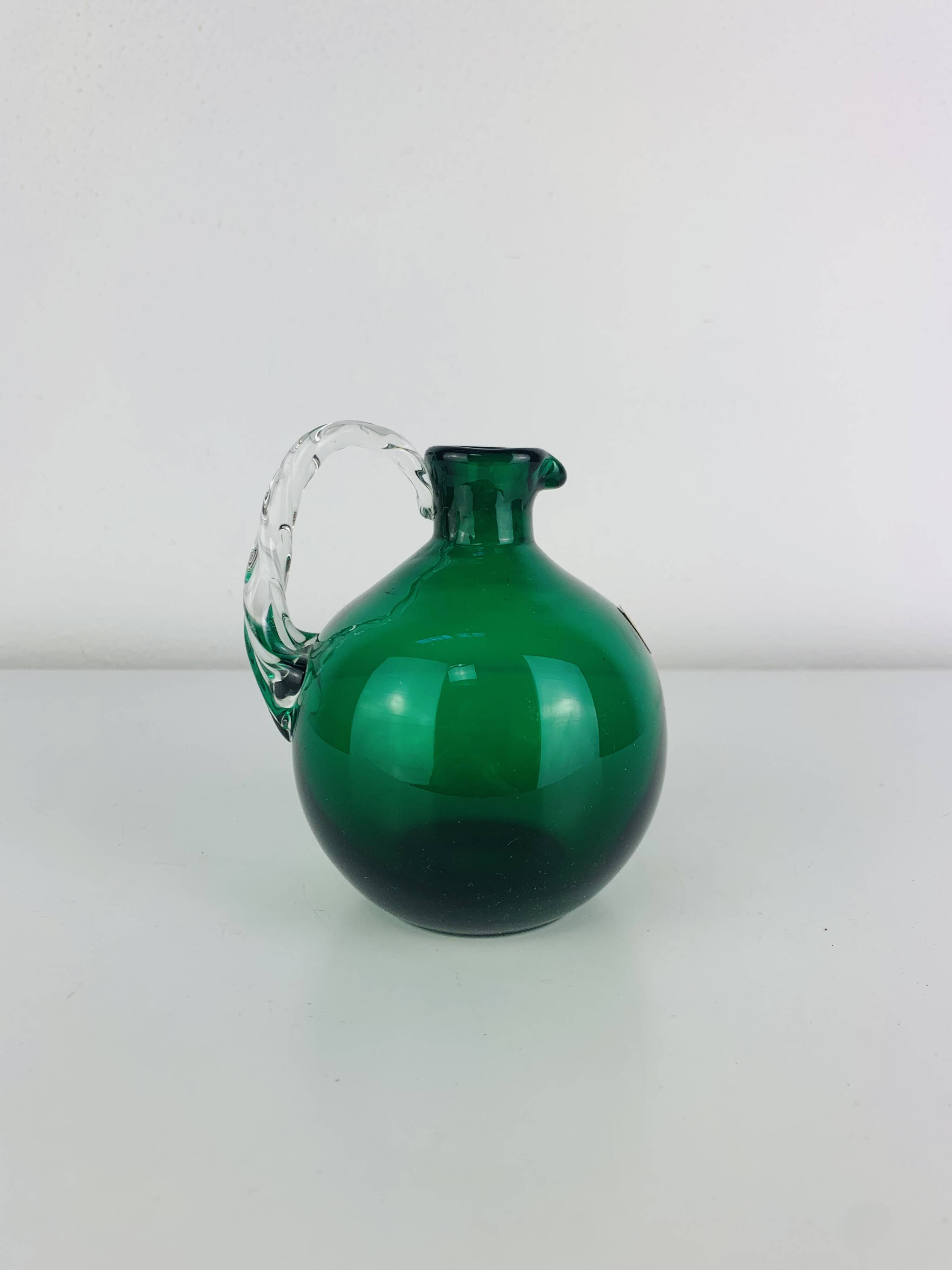 Vase rond verre de Murano vert, anse torsadée, vintage