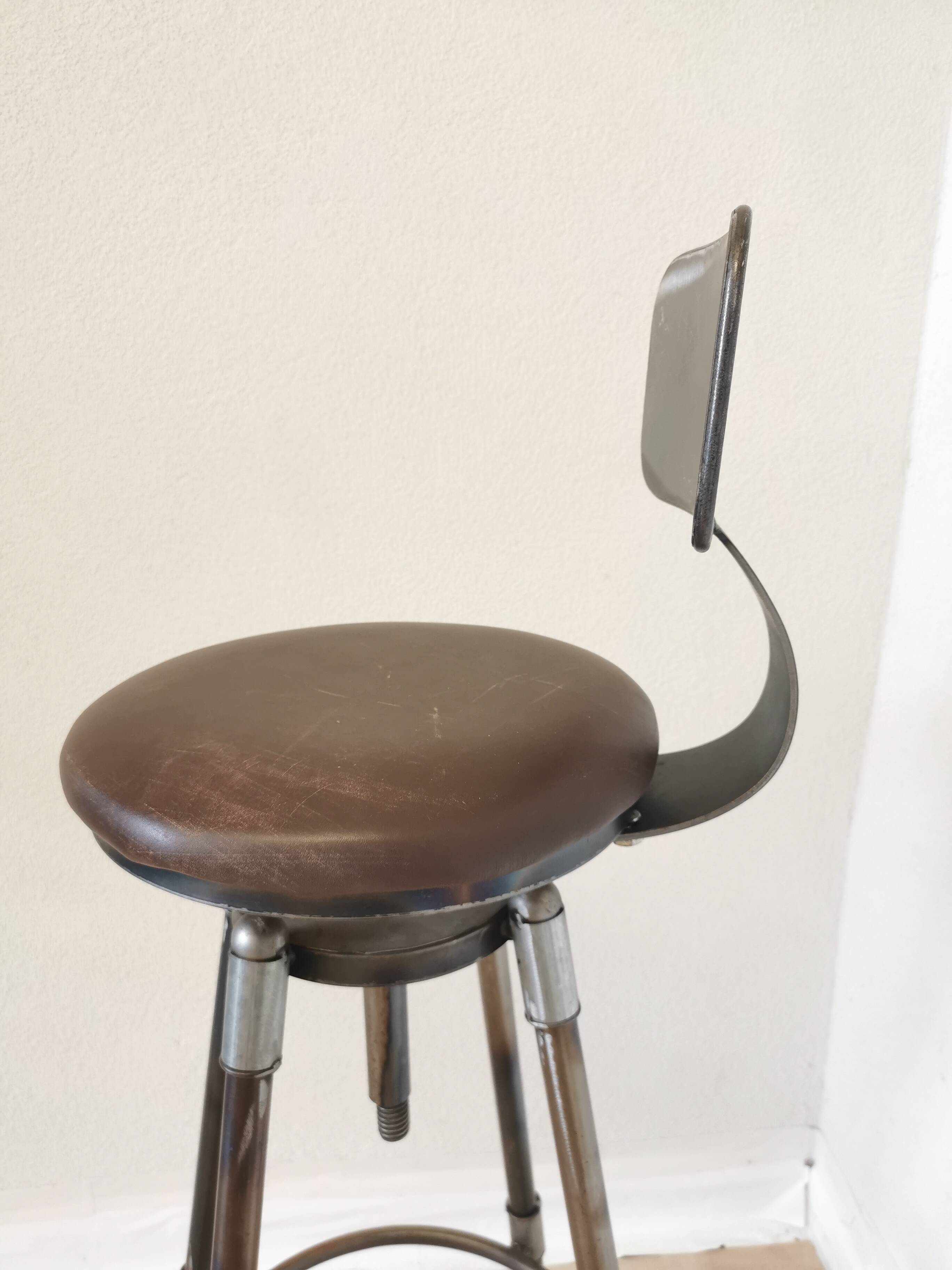 Chaise de bar vintage en métal faite à la main : siège pivotant en cuir à hauteur réglable