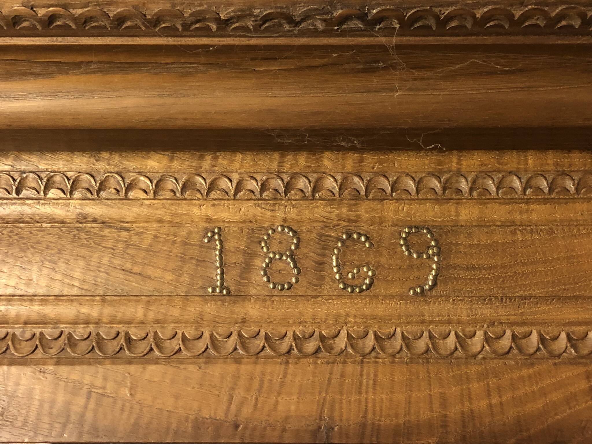 Breton wedding armoire in chestnut - Dated 1869