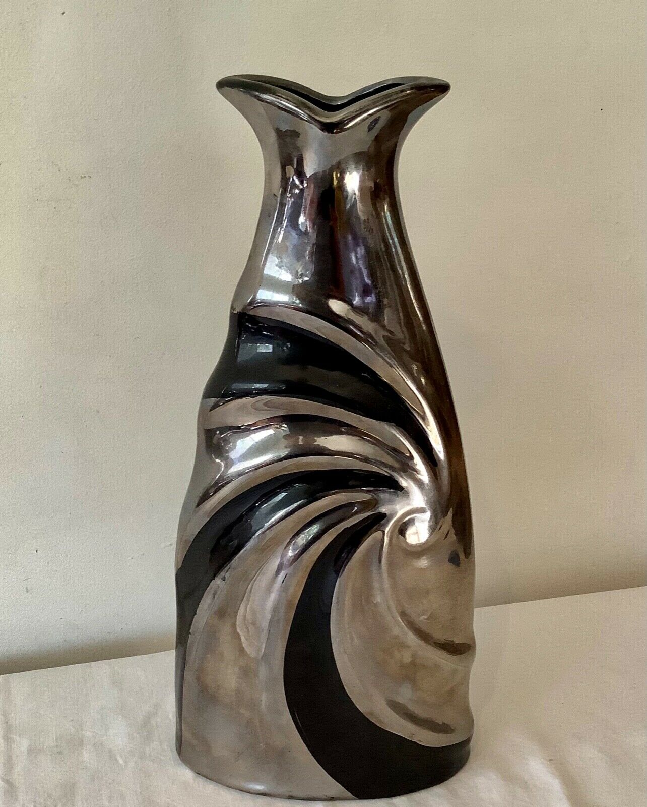 Vintage vase in silver and black lace-up earthenware stamped