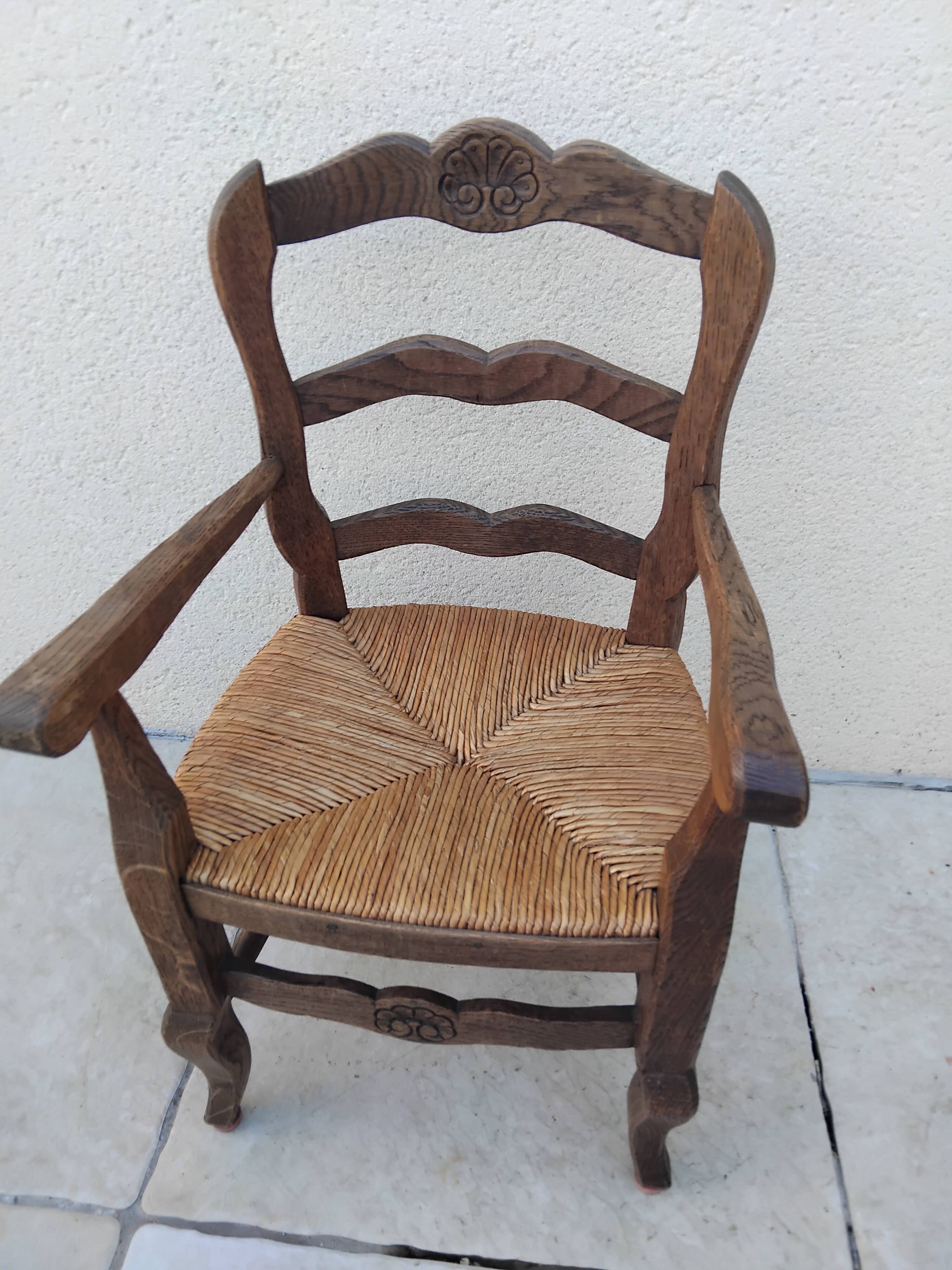 Chaise enfant vintage provençale en chêne