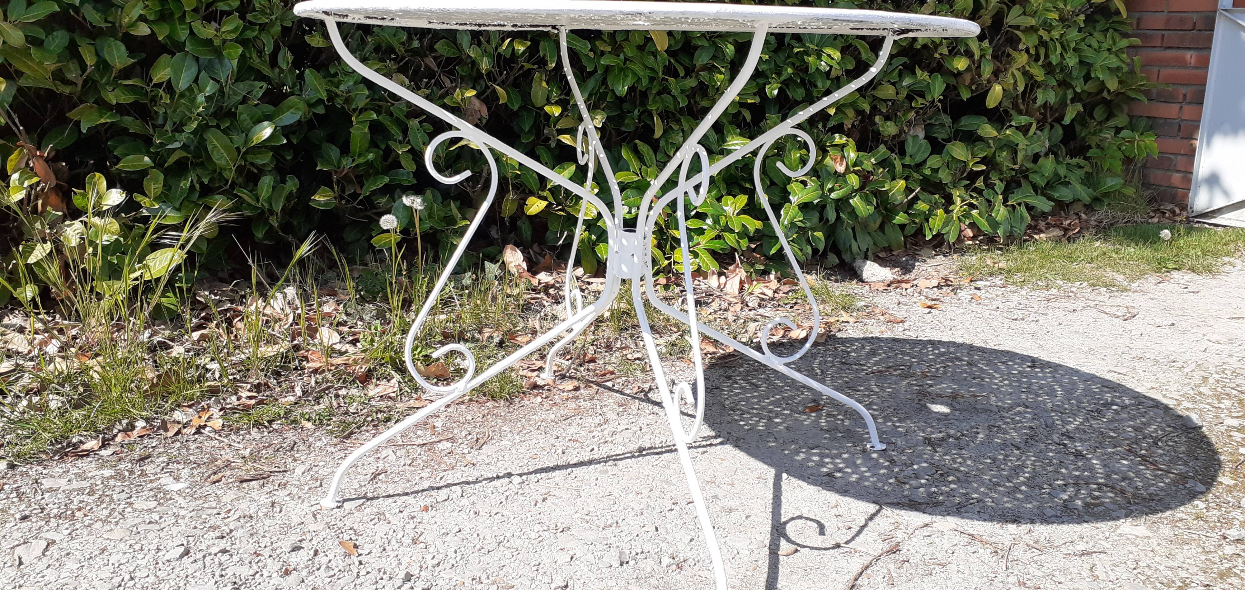 Salon de jardin 1 table 2 chaises 2 fauteuils en fer forgé ancien blanc