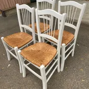Lot de 4 chaises rustiques en bois blanc & assise paillée
