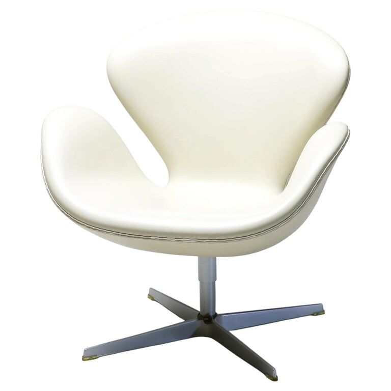 Arne Jacobsen – Swan Chair 50th Anniversary, champagne, limited edition, 2008