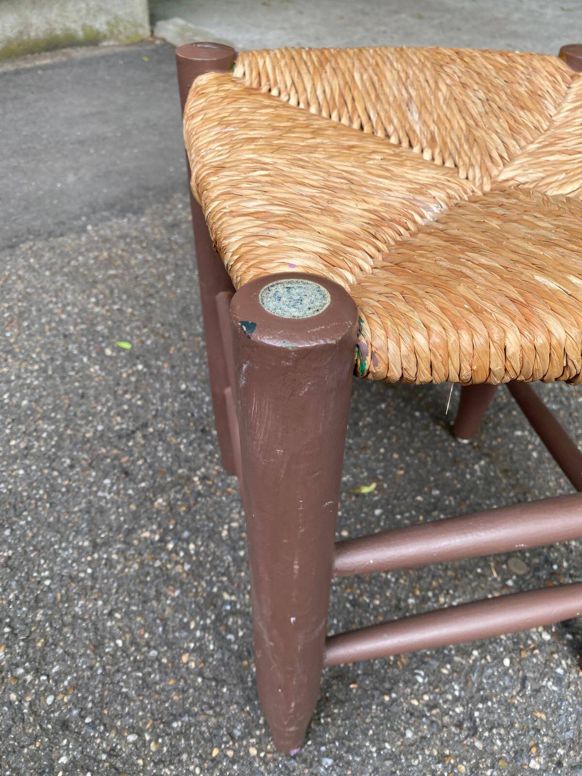 Traditional farmhouse stool in solid wood with straw seat.