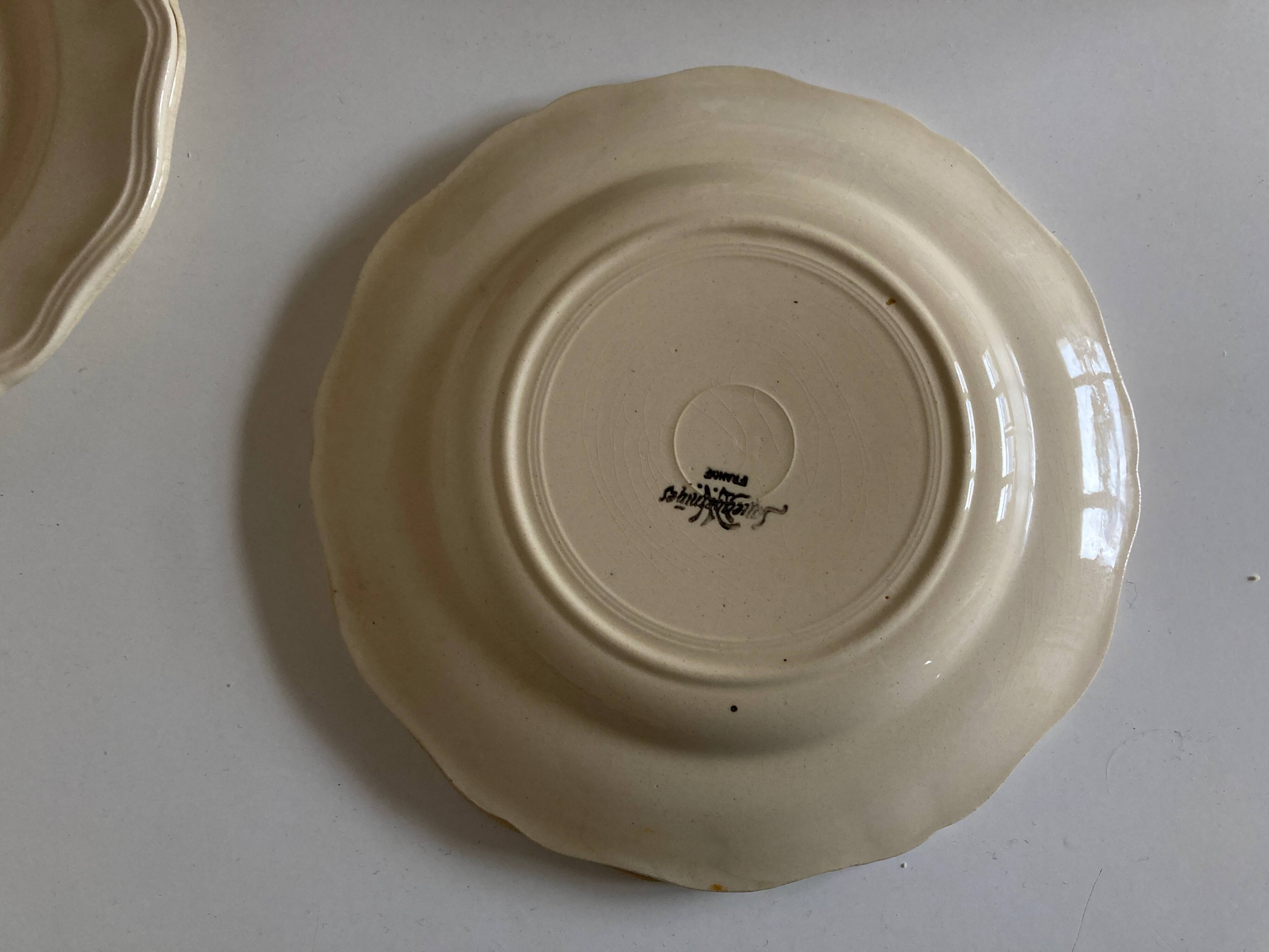 Set of 4 ivory Sarreguemines plates with gadroons