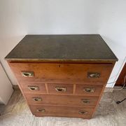 commode bateau cuir laiton bois exotique achetée en 1970.