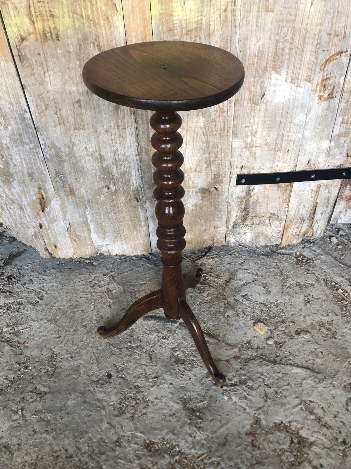 Fifth Door Pot Pot Tripod Wood turned Vintage