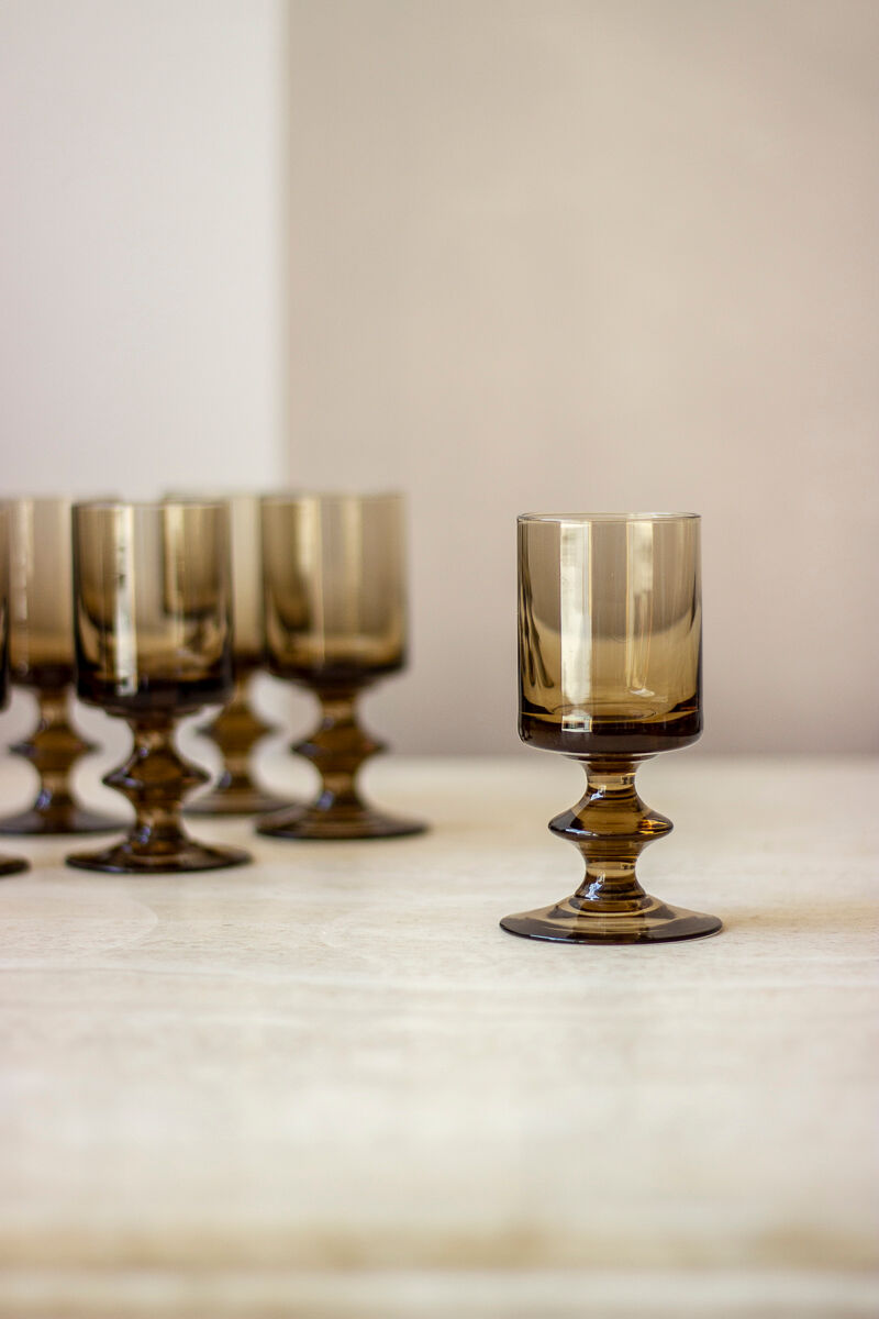 6 glasses in smoked glass foot