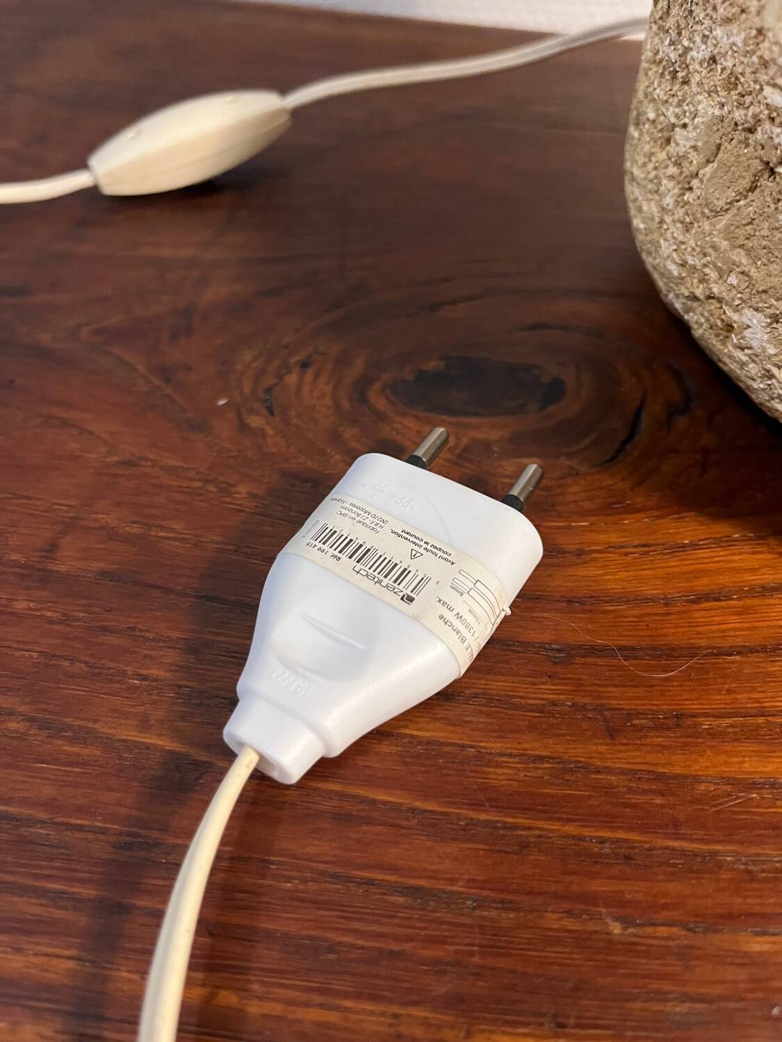 Lampe en pierre recomposée abat jour corde