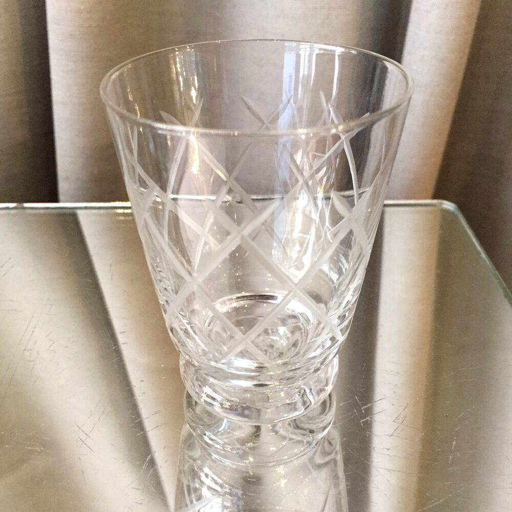 Suite of 11 port or digestive glasses in engraved glass from the 1930-1940