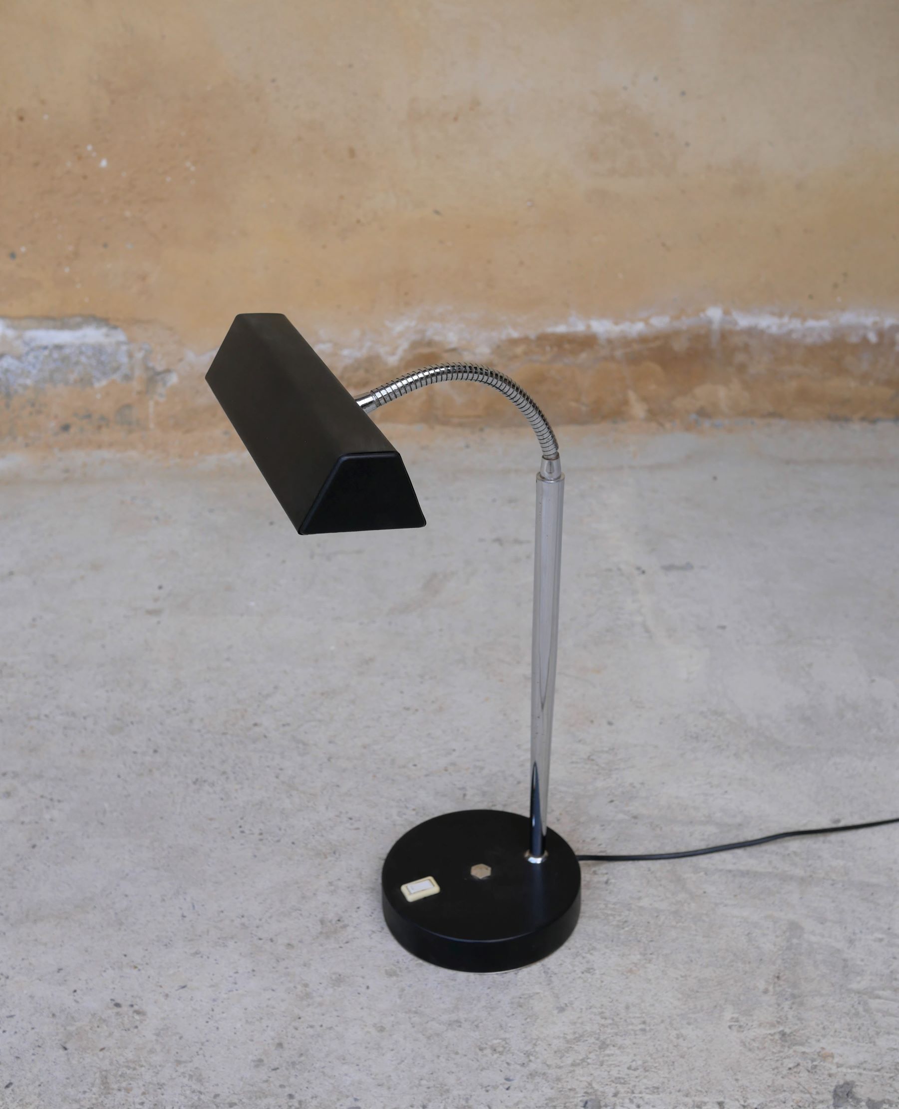 Black vintage desk lamp