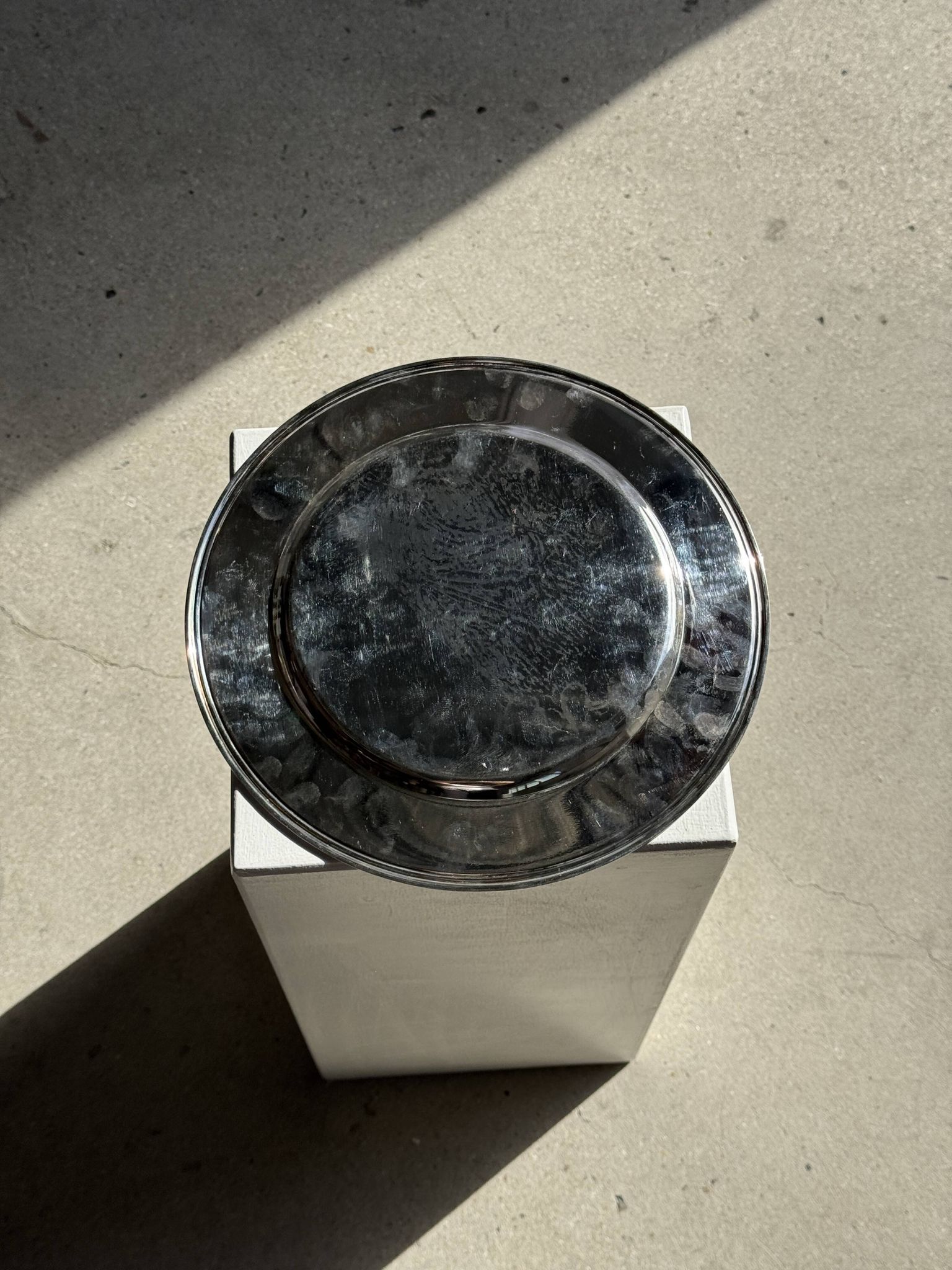 Round vintage silver-plated tray D30 H2