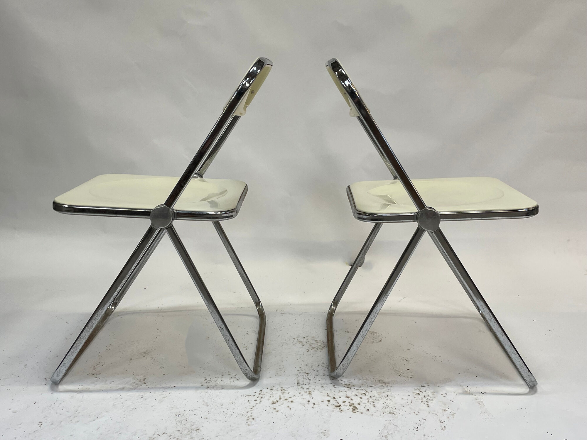 Giancarlo piretti plia lucite folding chair for castelli in white creme