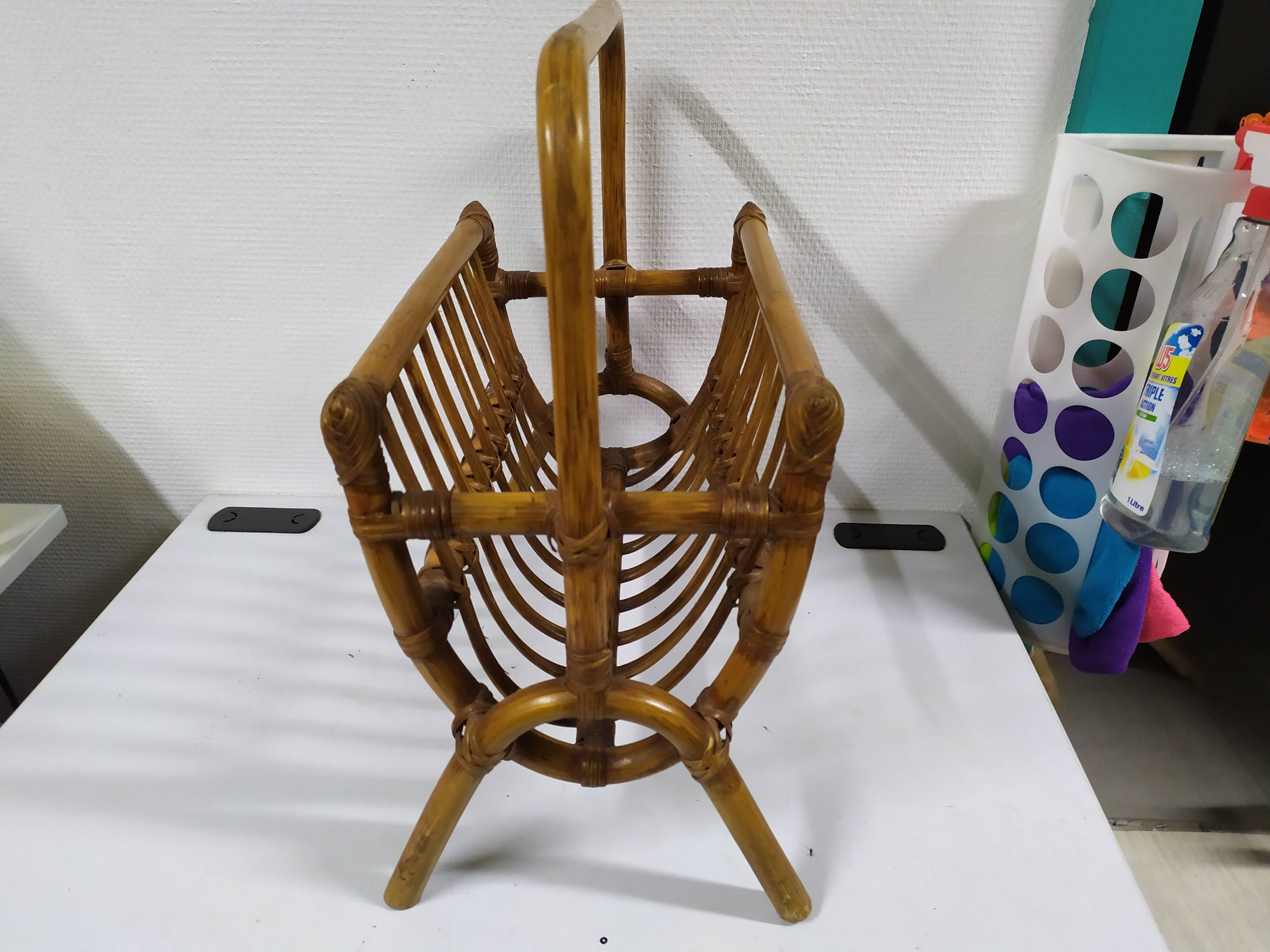 Door newspaper magazine rattan