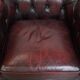 Grand fauteuil club Chesterfield en cuir de vachette rouge foncé