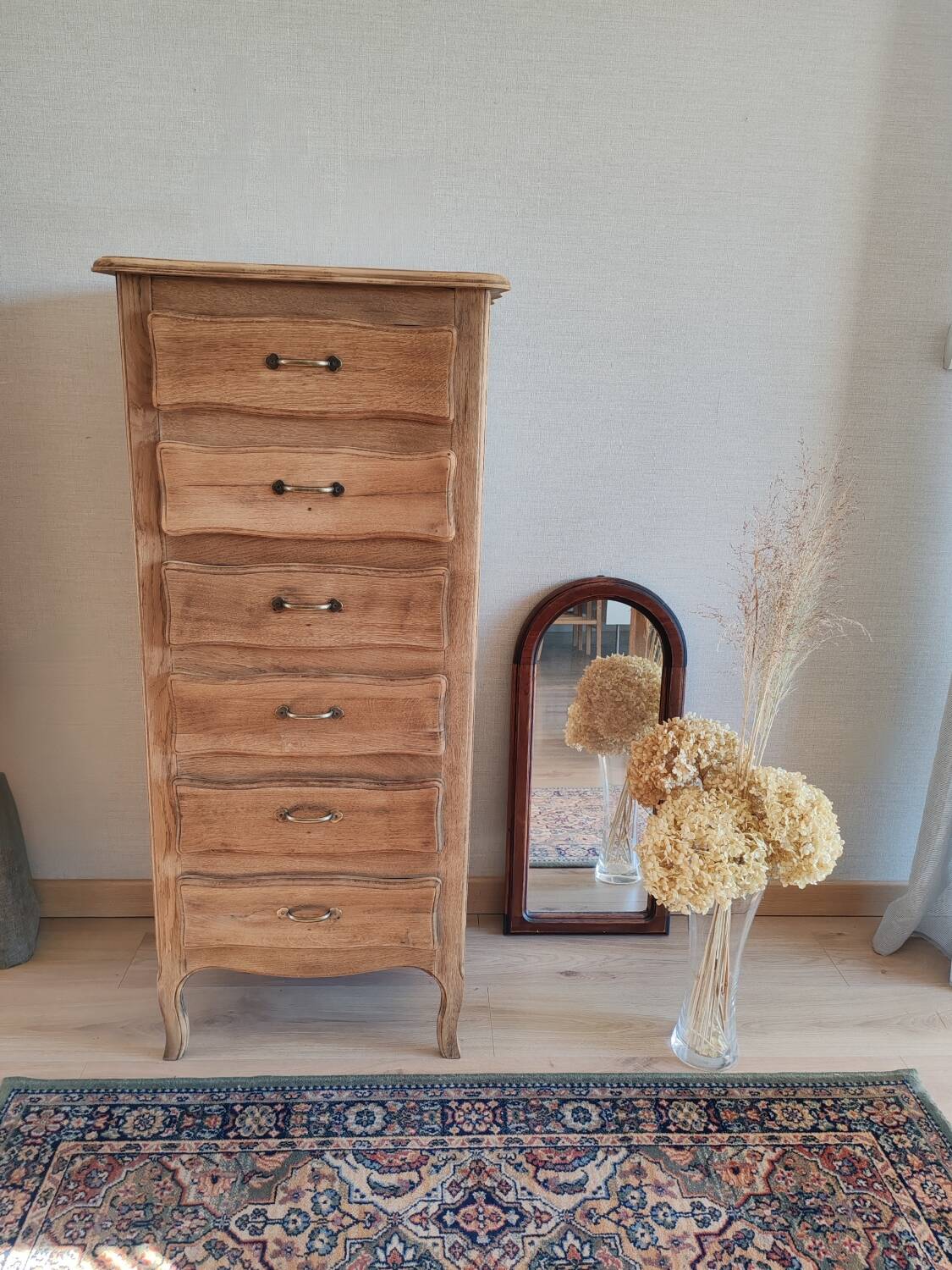 Oak chest of drawers