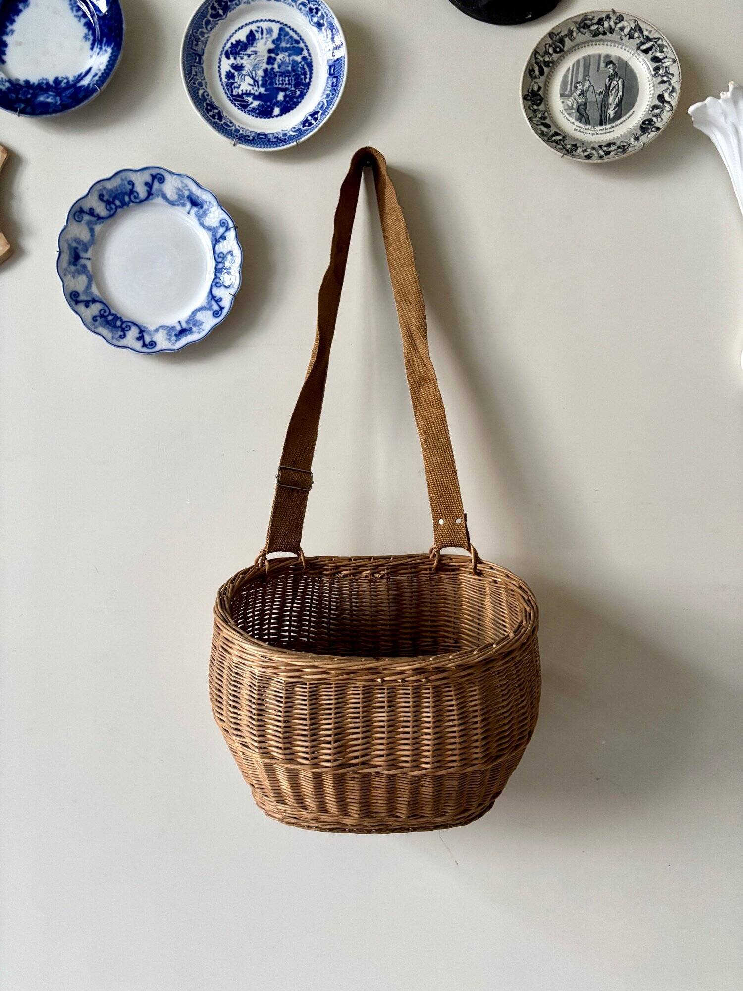 Woven wicker harvest basket