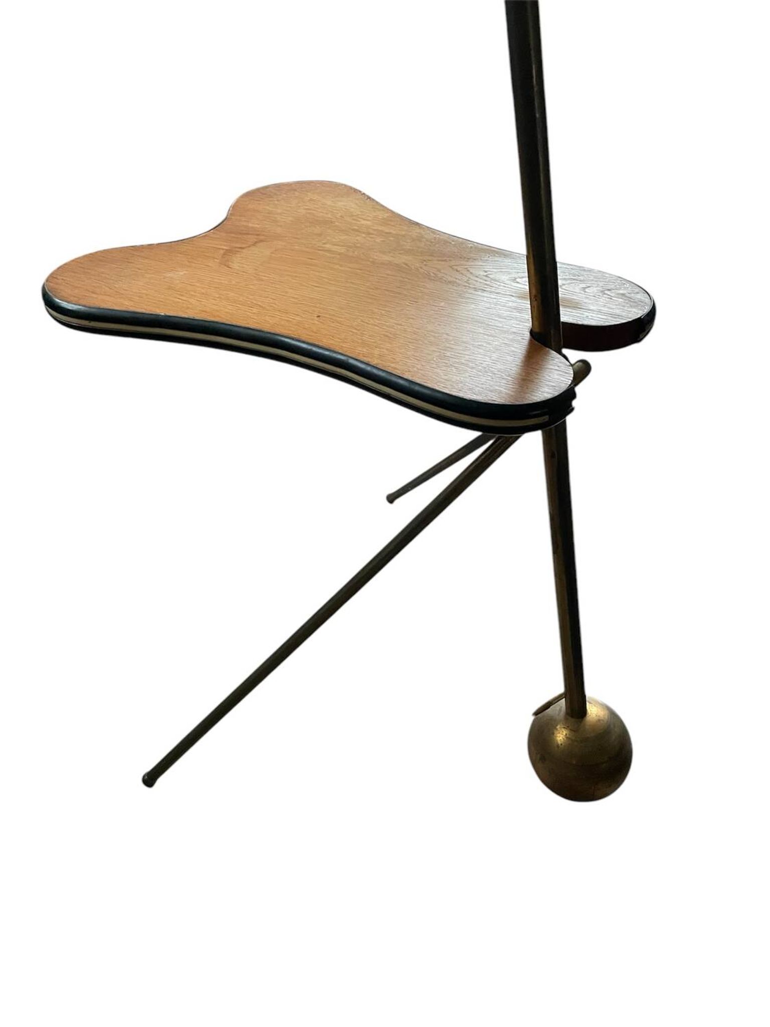 Lampadaire tripied vintage avec tablette