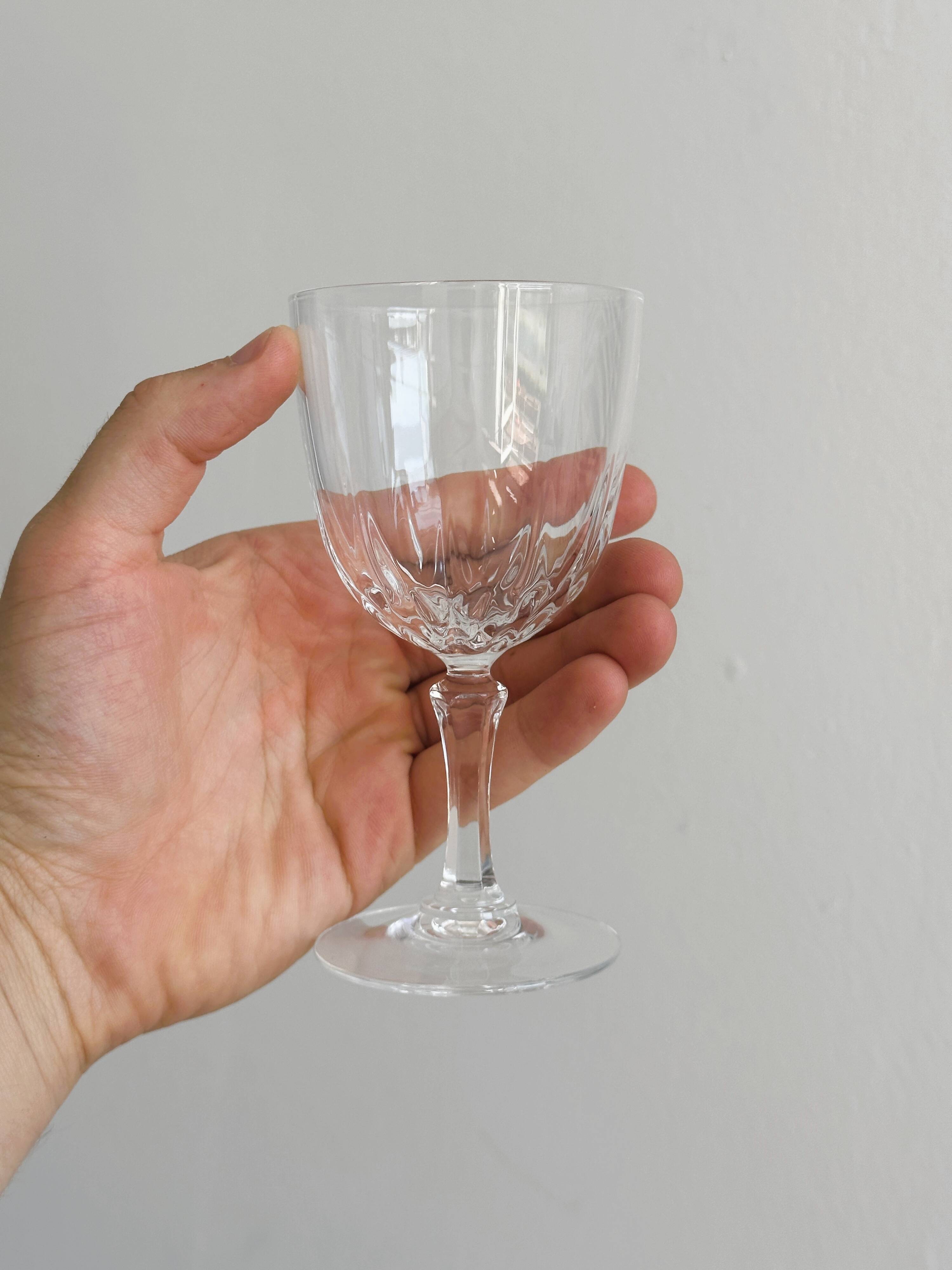8 verres à vin en verre cristal ciselé