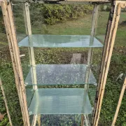 Ancienne vitrine de chirurgien