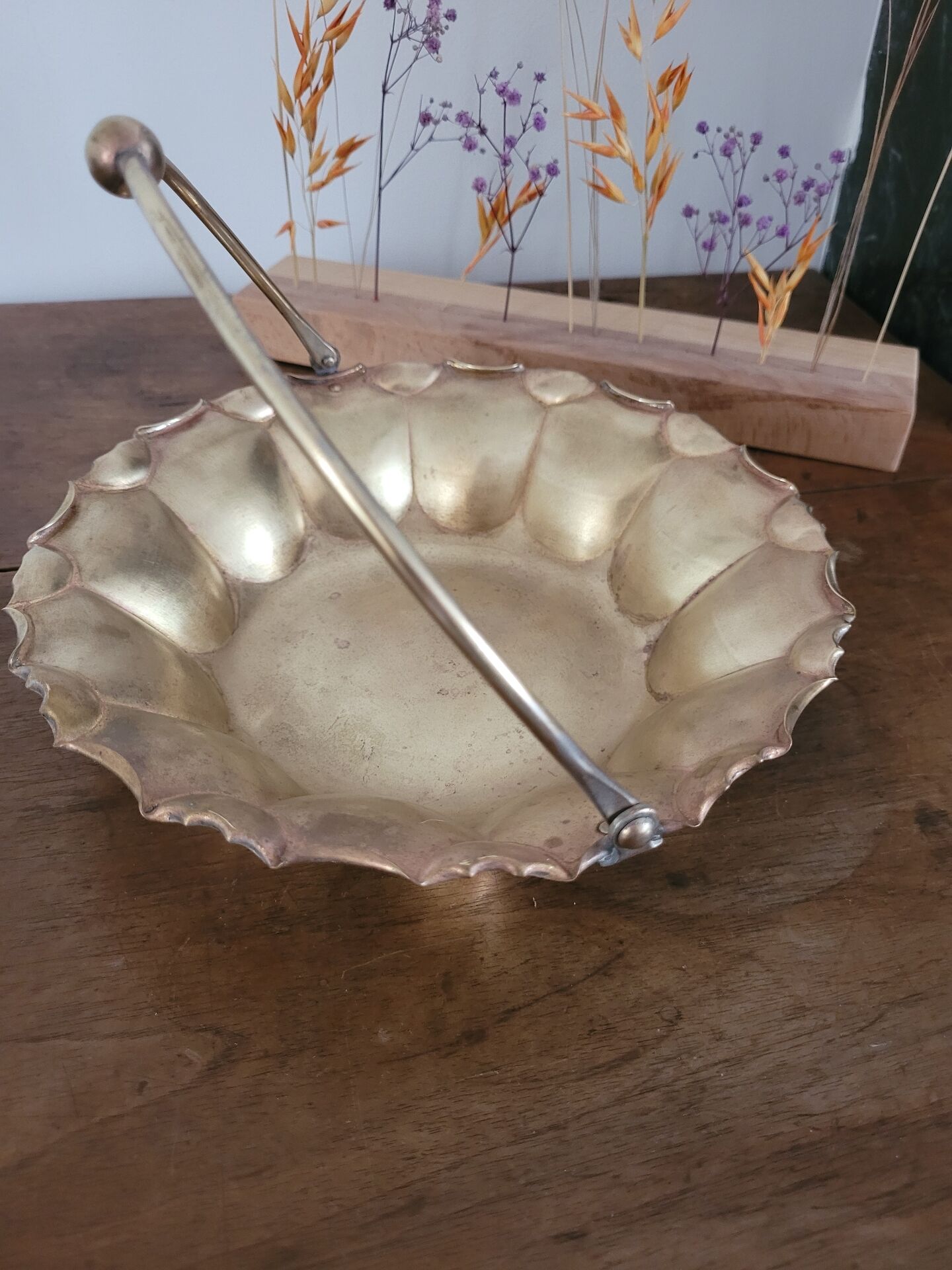 Fluted basket in copper brass
