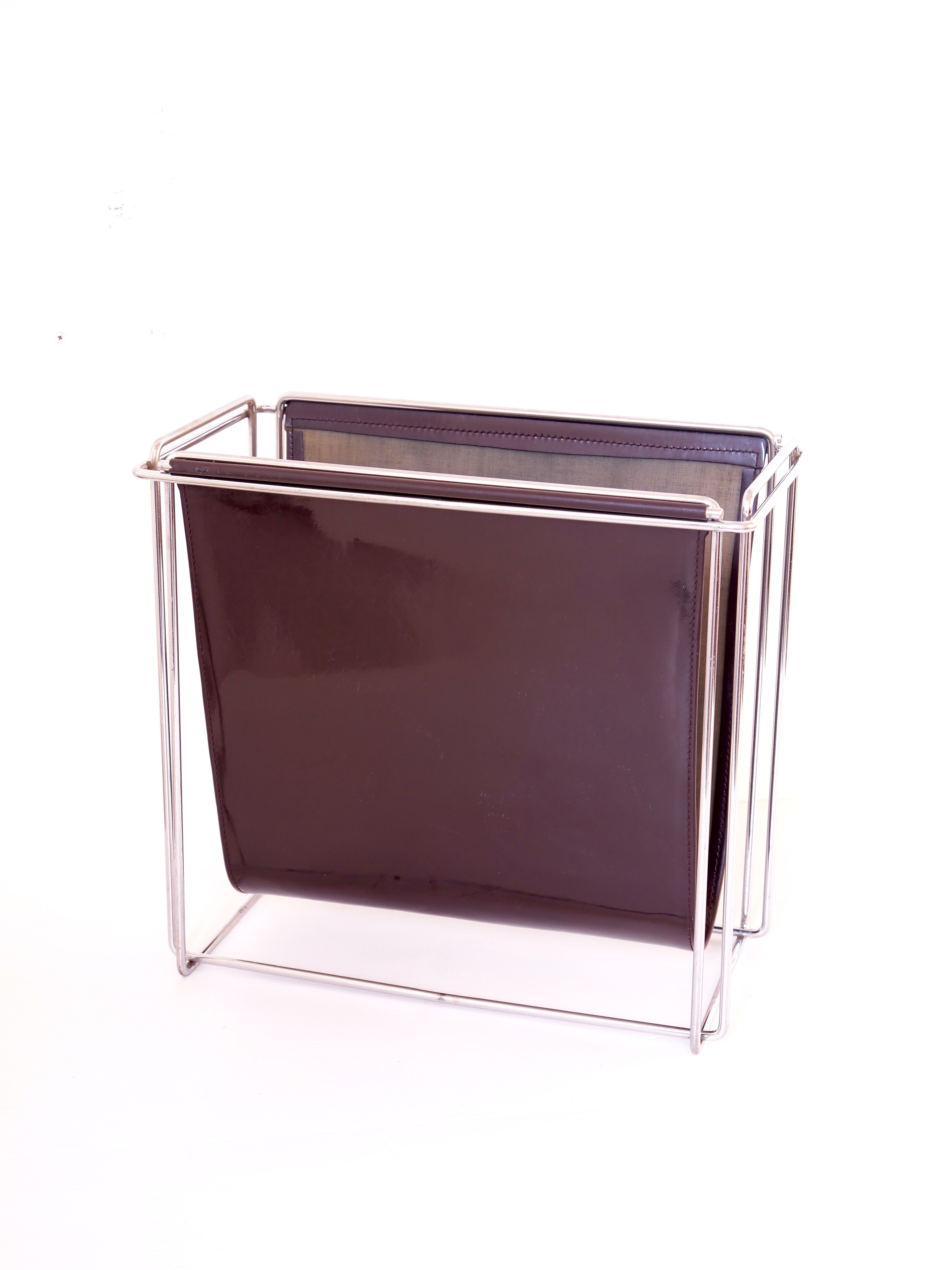 Magazine holder design Gerard Rignault, édité par Group SA