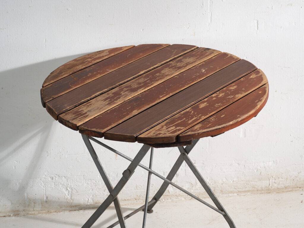Table de jardin pliante ancienne en bois et fer – Europe centrale, vers 1950