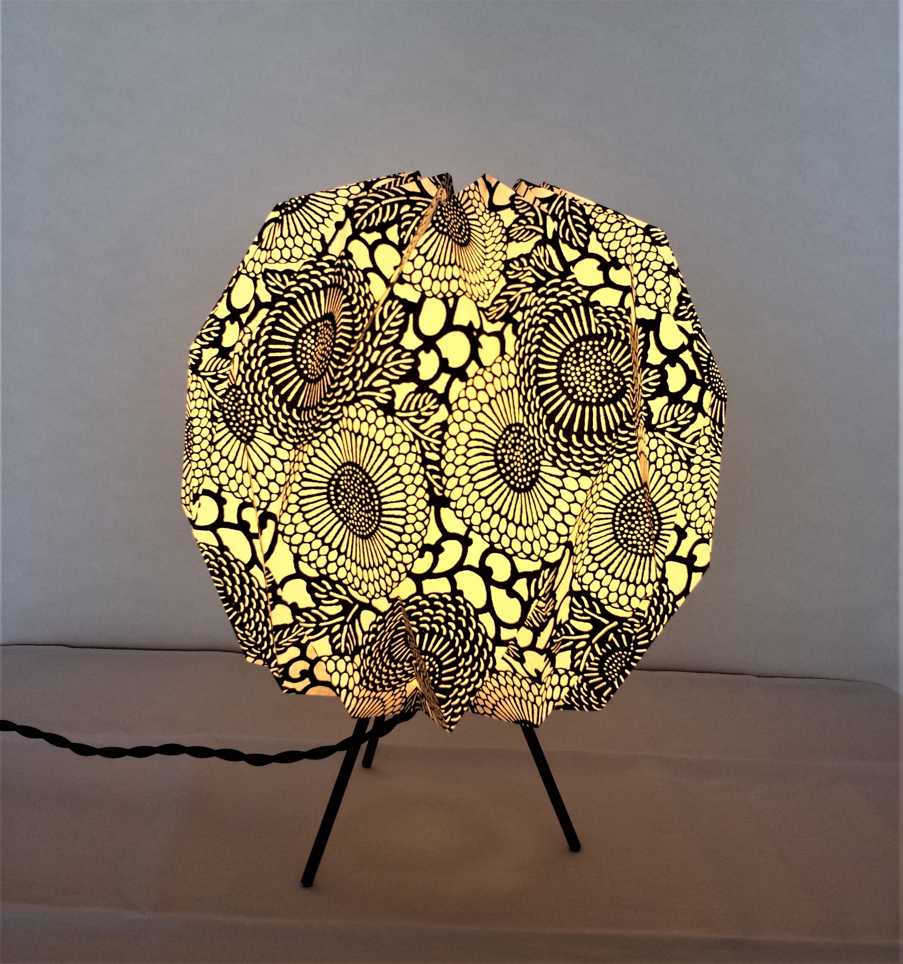 Hand-folded Sekai lamp Katazome shi black
