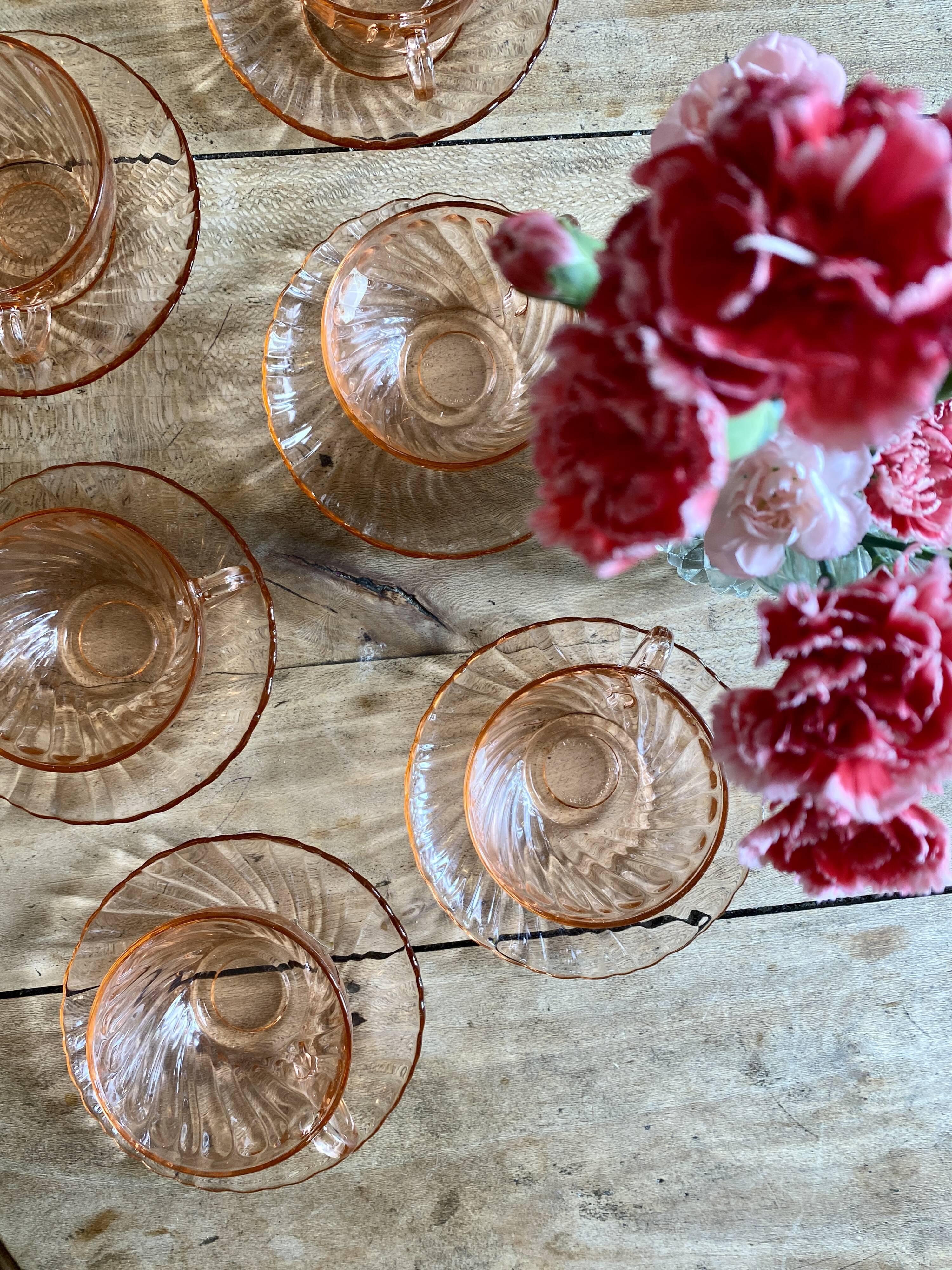 Set of 6 cups and vintage saucer in rosaline from Arcoroc
