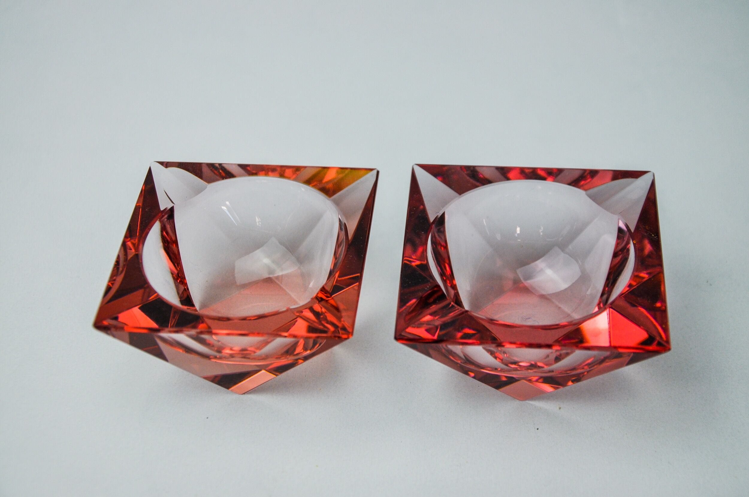 Duo of pink faceted ashtrays by Seguso, murano, italy, 1970