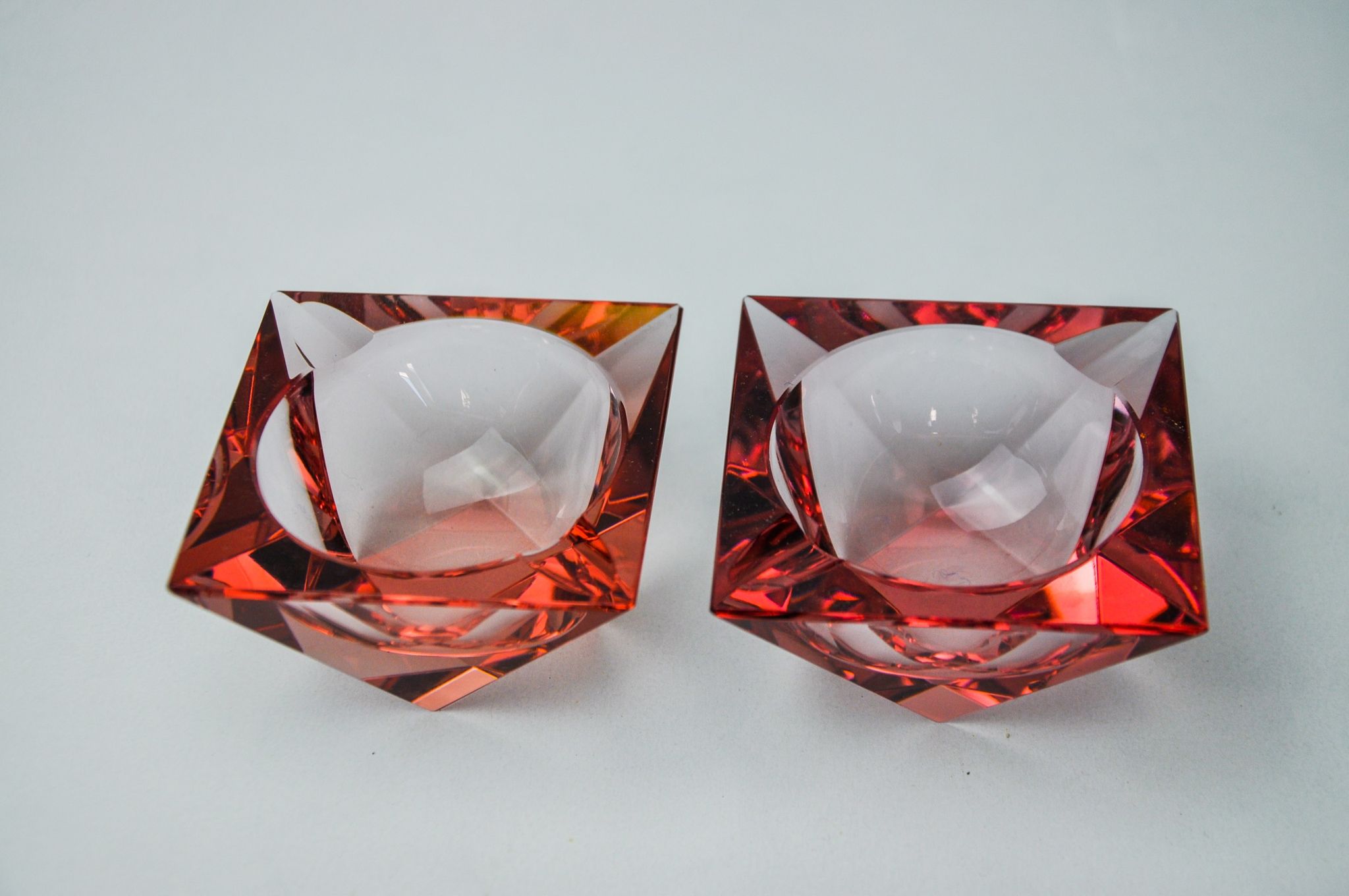 Duo of pink faceted ashtrays by Seguso, murano, italy, 1970