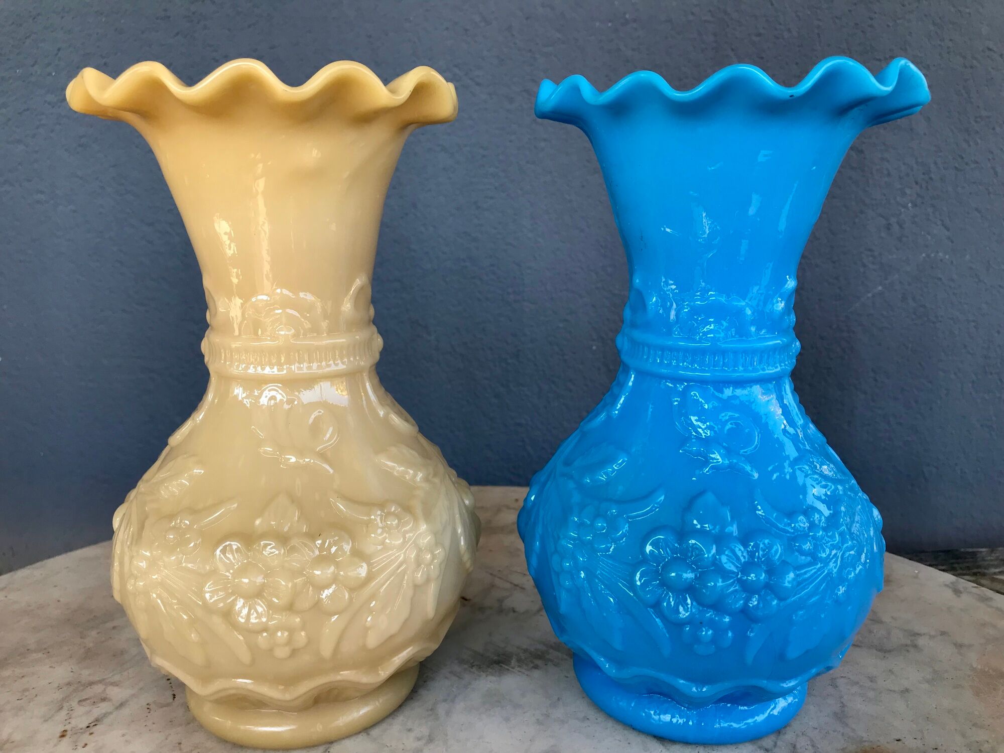 Paire de vases opaline de foire début XX