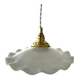 Suspension in new electrified wavy white opaline