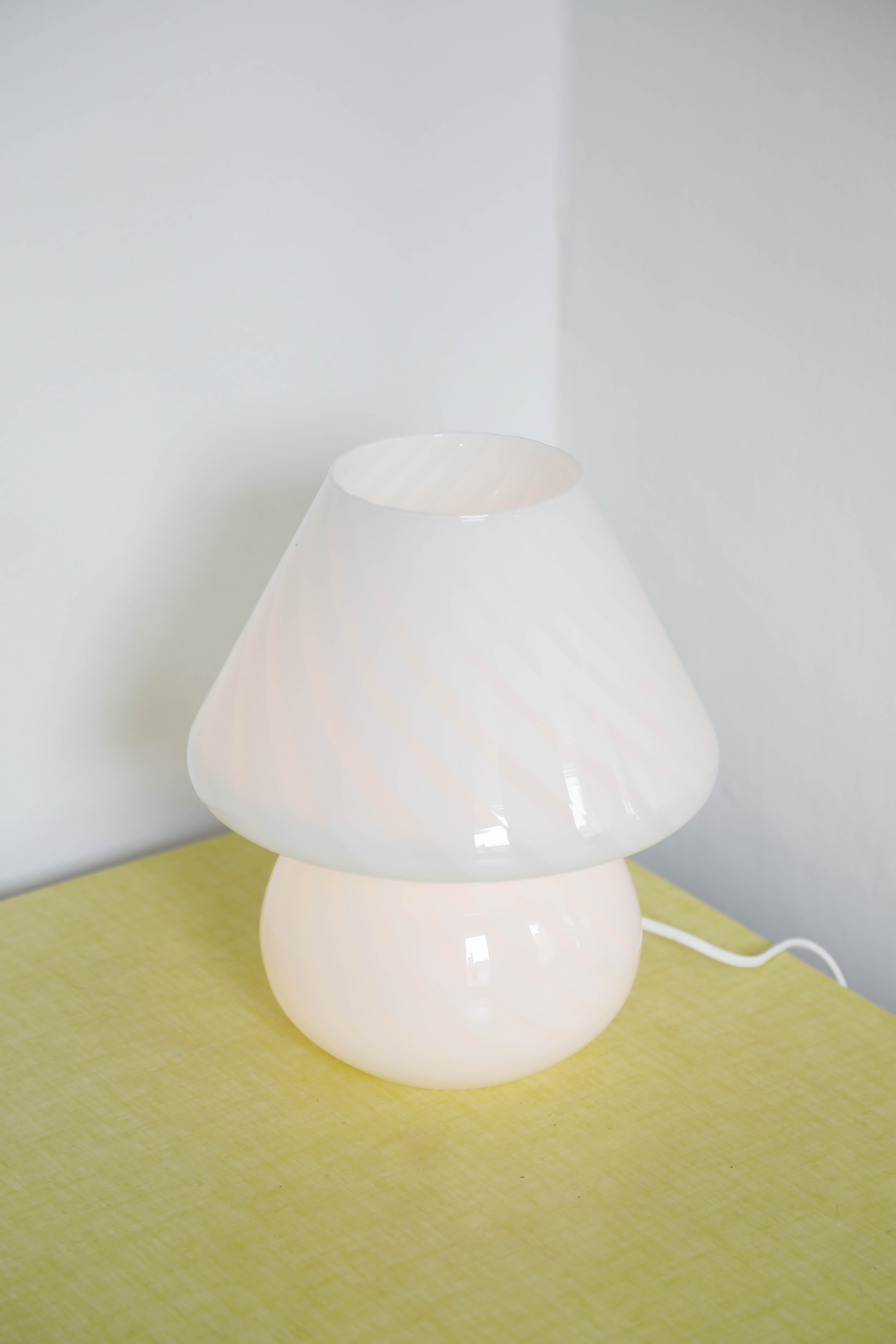 Lamp Swirl Vistosi Murano mushroom