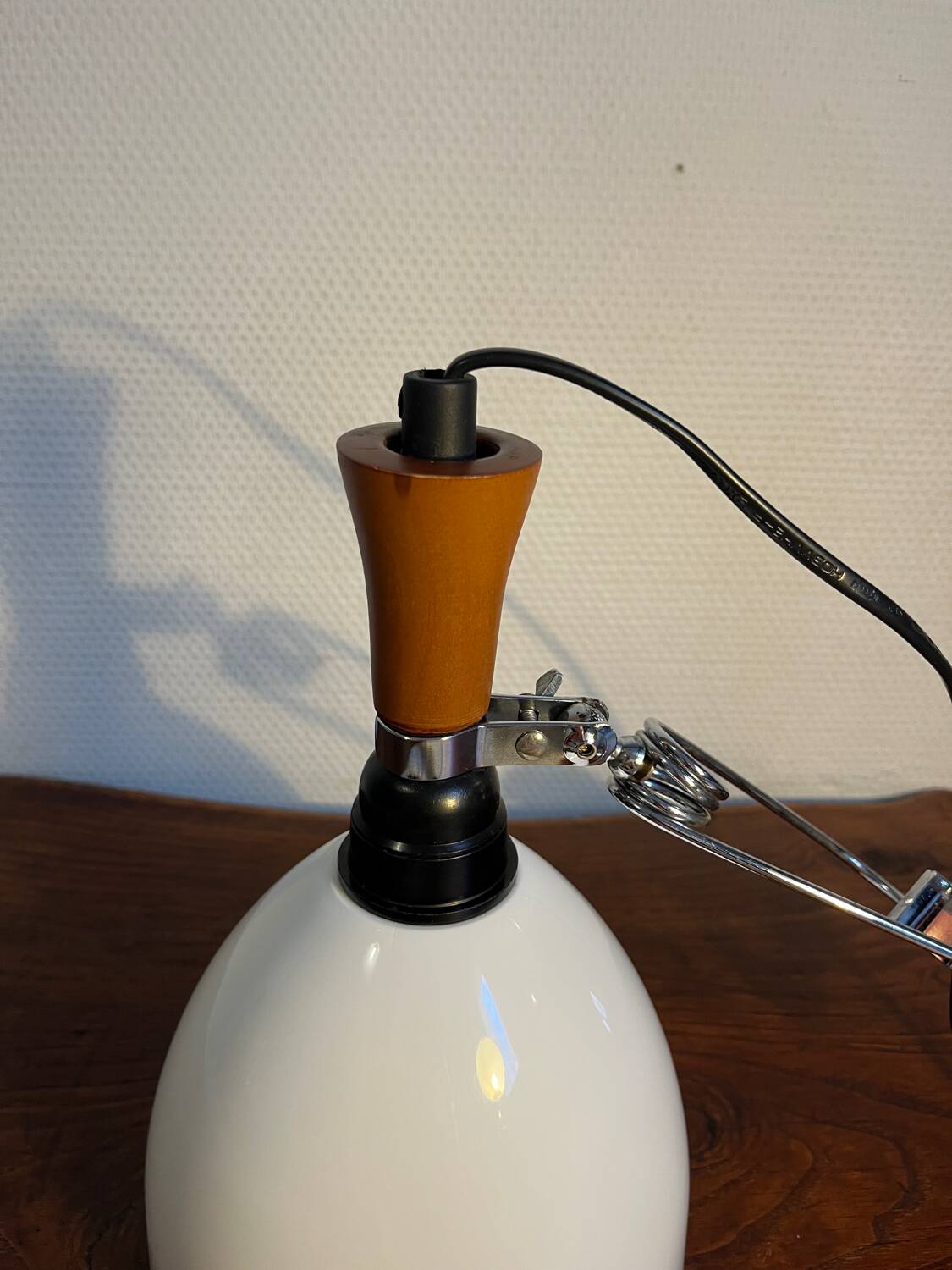 Articulated clamp-on workshop lamp