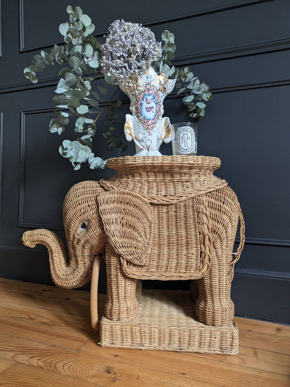 Willow elephant table