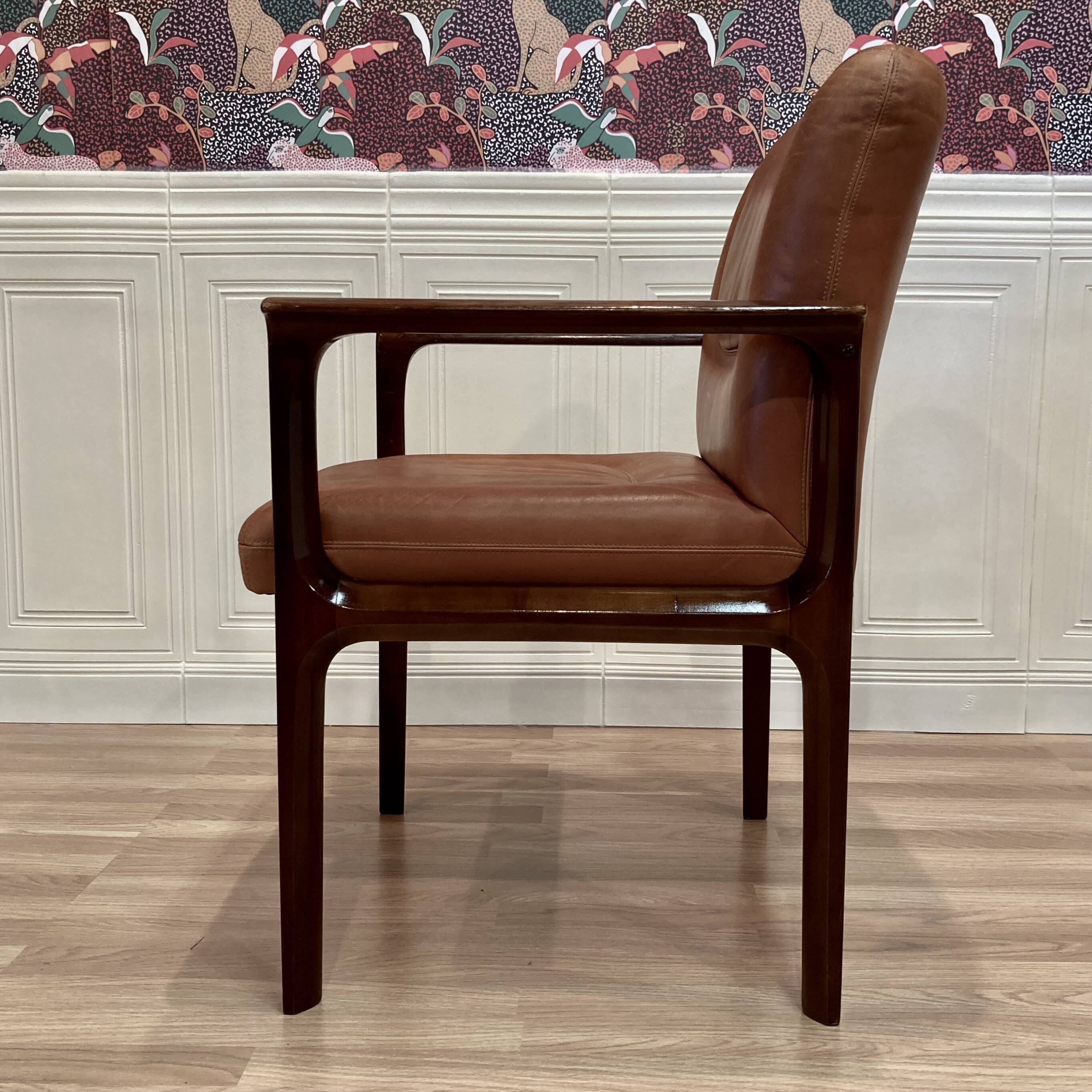 Fauteuil cuir "design 1960".