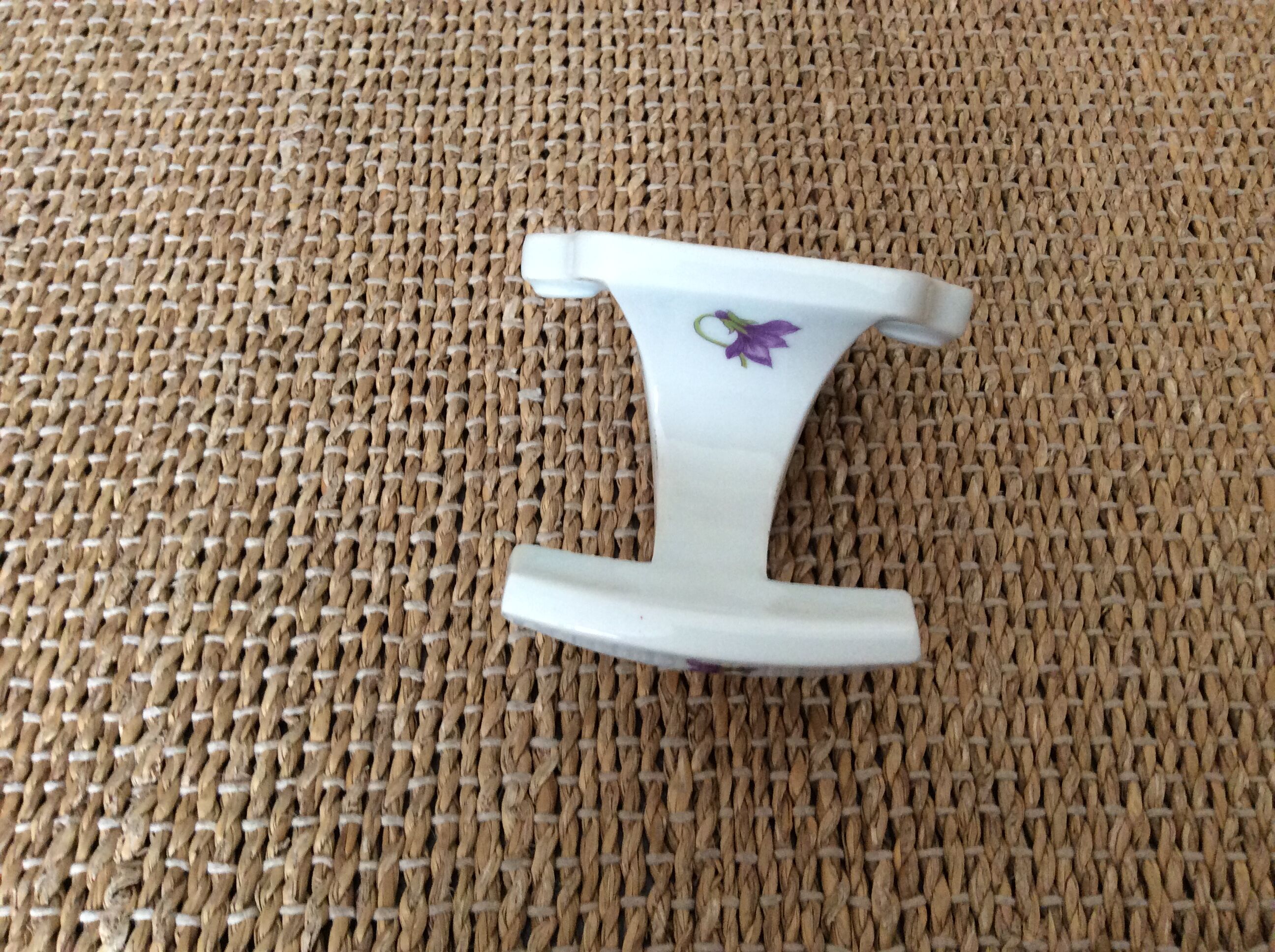 Patère en porcelaine