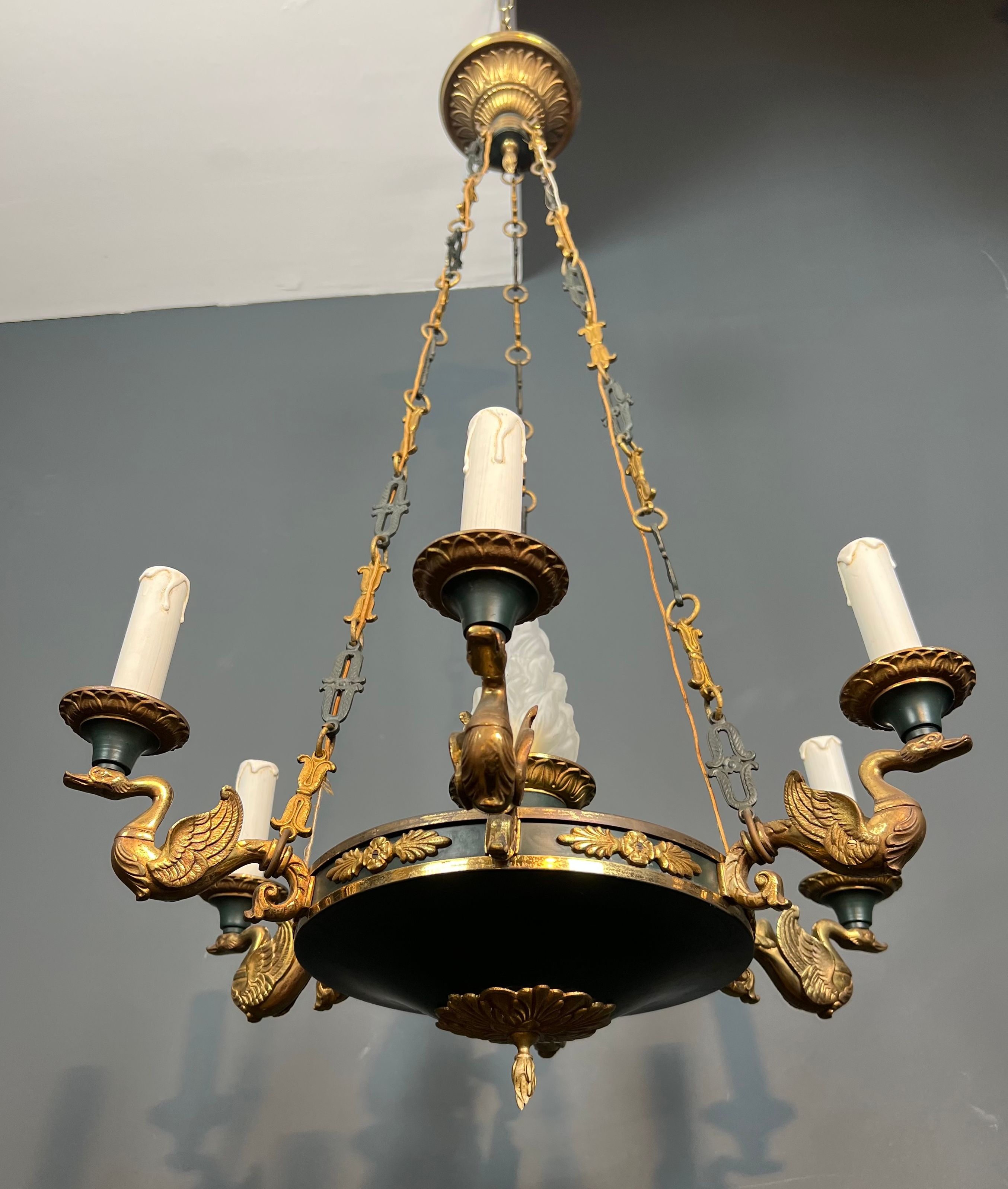 Lustre de style Empire en bronze, tôle verte et flamme en verre moulé