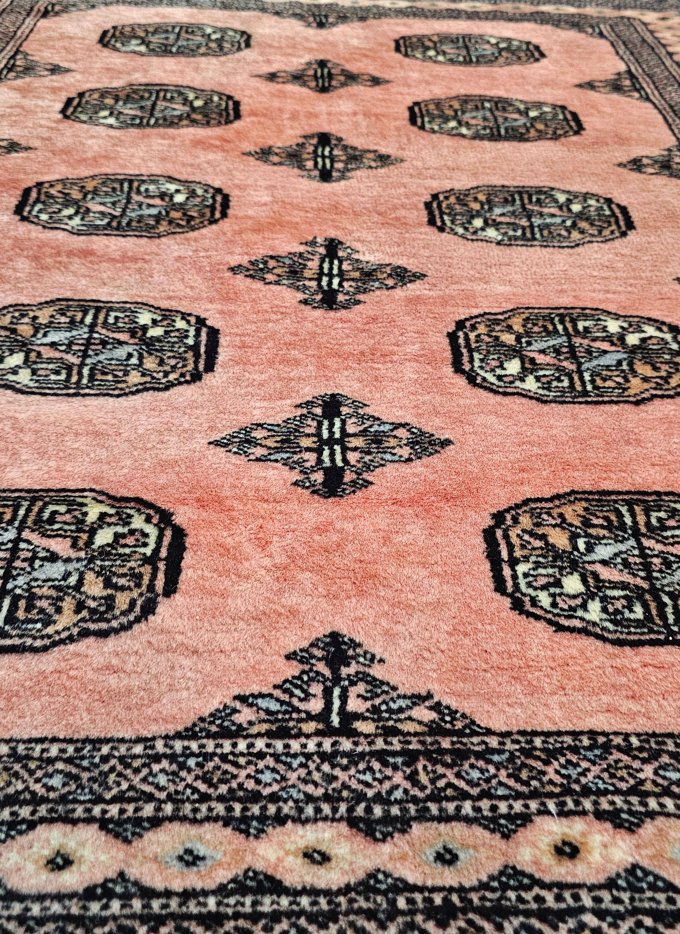 Tapis vintage noué main Bokhara Pakistan années 1950