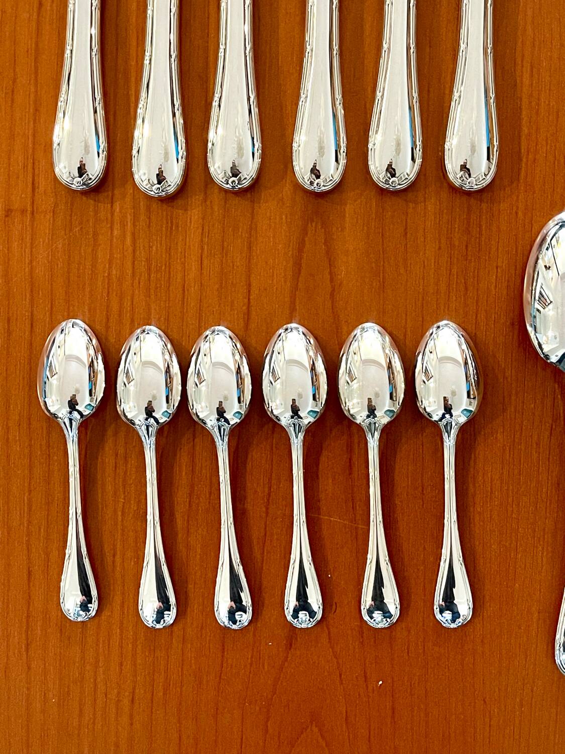 Christofle crossed ribbons, cutlery set for 6 people in new condition, 24 pieces.